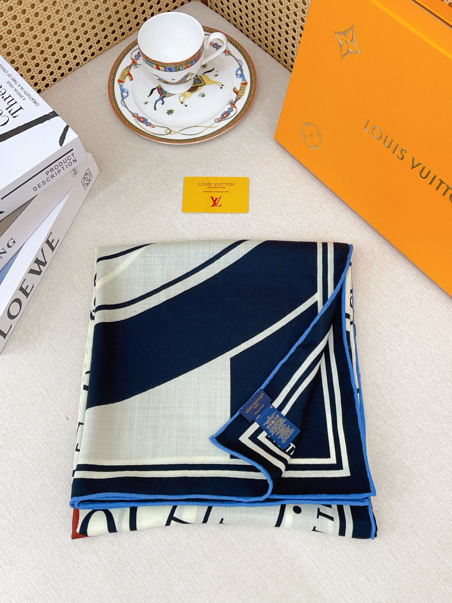 ✨✨【双面同色 丝毛款】L家羊绒新款 买了都说好看‼️推荐💕双面同色羊绒方巾‼️驴家ZG爆款🎁💟立体呈现