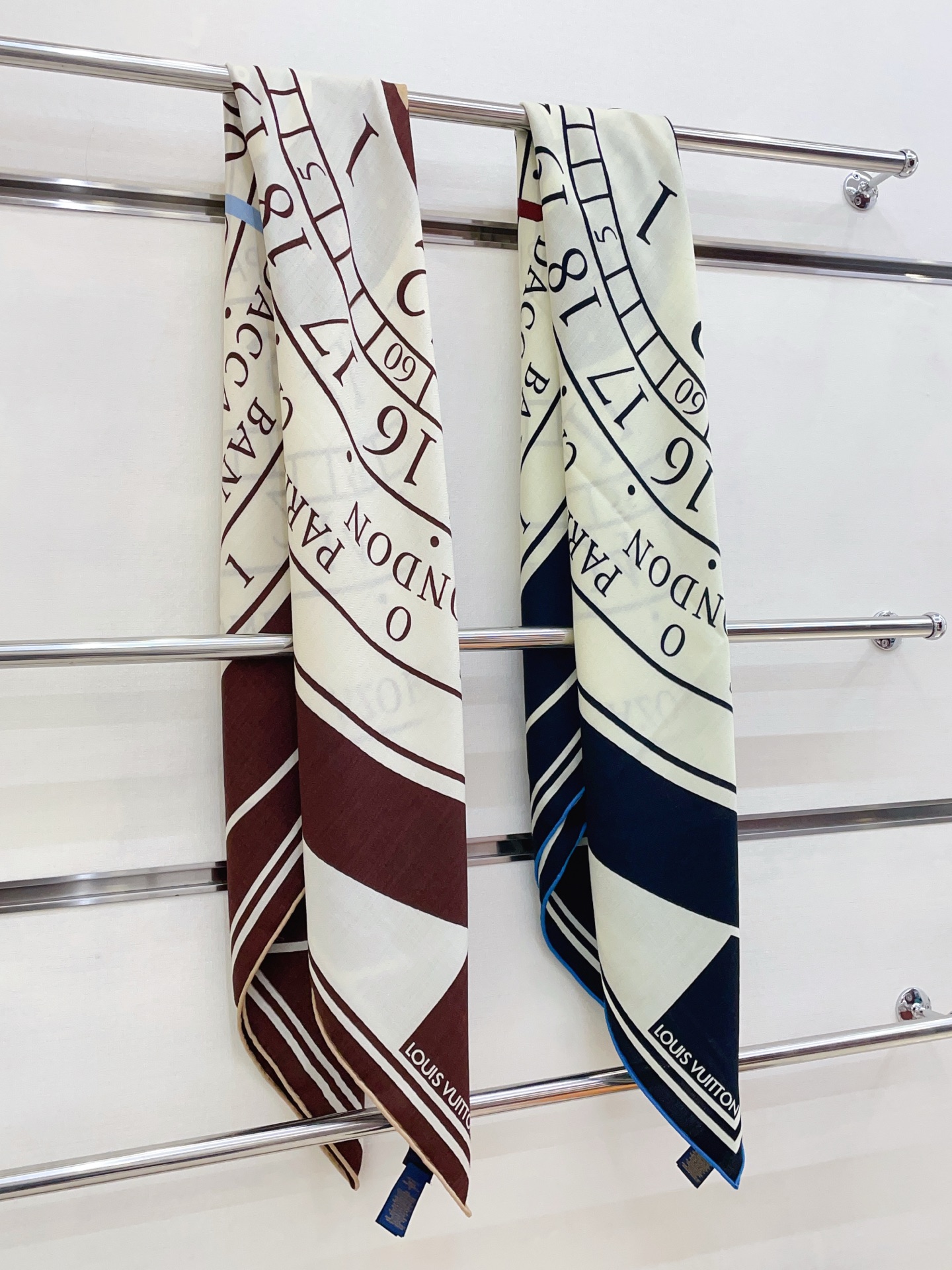 ✨✨【双面同色 丝毛款】L家羊绒新款 买了都说好看‼️推荐💕双面同色羊绒方巾‼️驴家ZG爆款🎁💟立体呈现