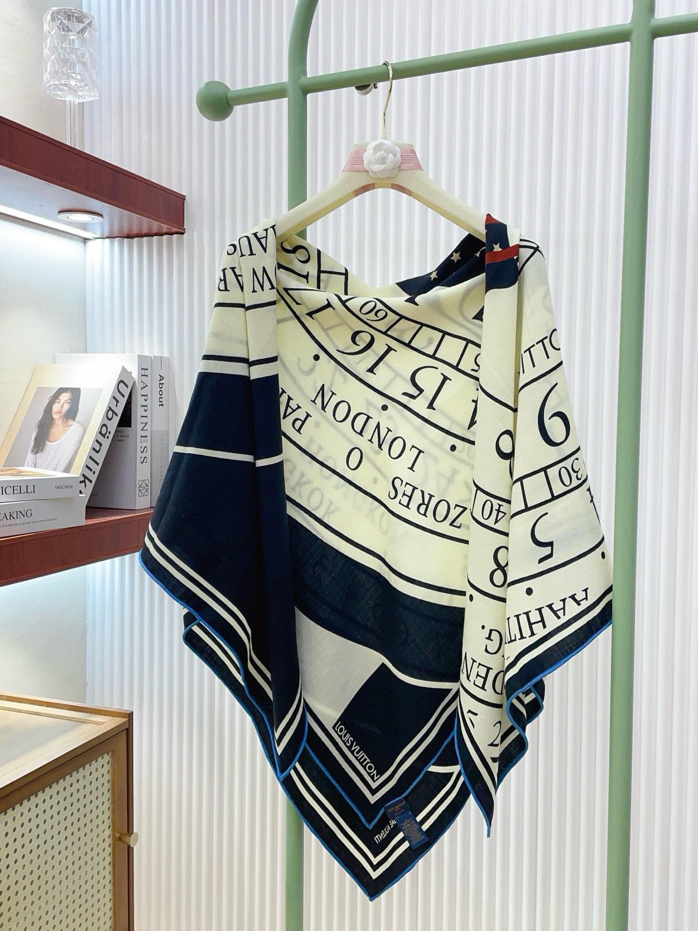 ✨✨【双面同色 丝毛款】L家羊绒新款 买了都说好看‼️推荐💕双面同色羊绒方巾‼️驴家ZG爆款🎁💟立体呈现