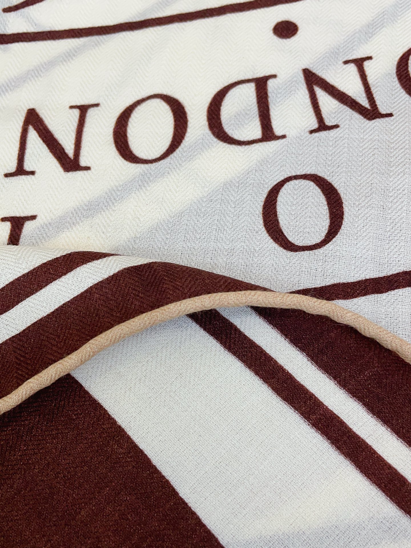 ✨✨【双面同色 丝毛款】L家羊绒新款 买了都说好看‼️推荐💕双面同色羊绒方巾‼️驴家ZG爆款🎁💟立体呈现