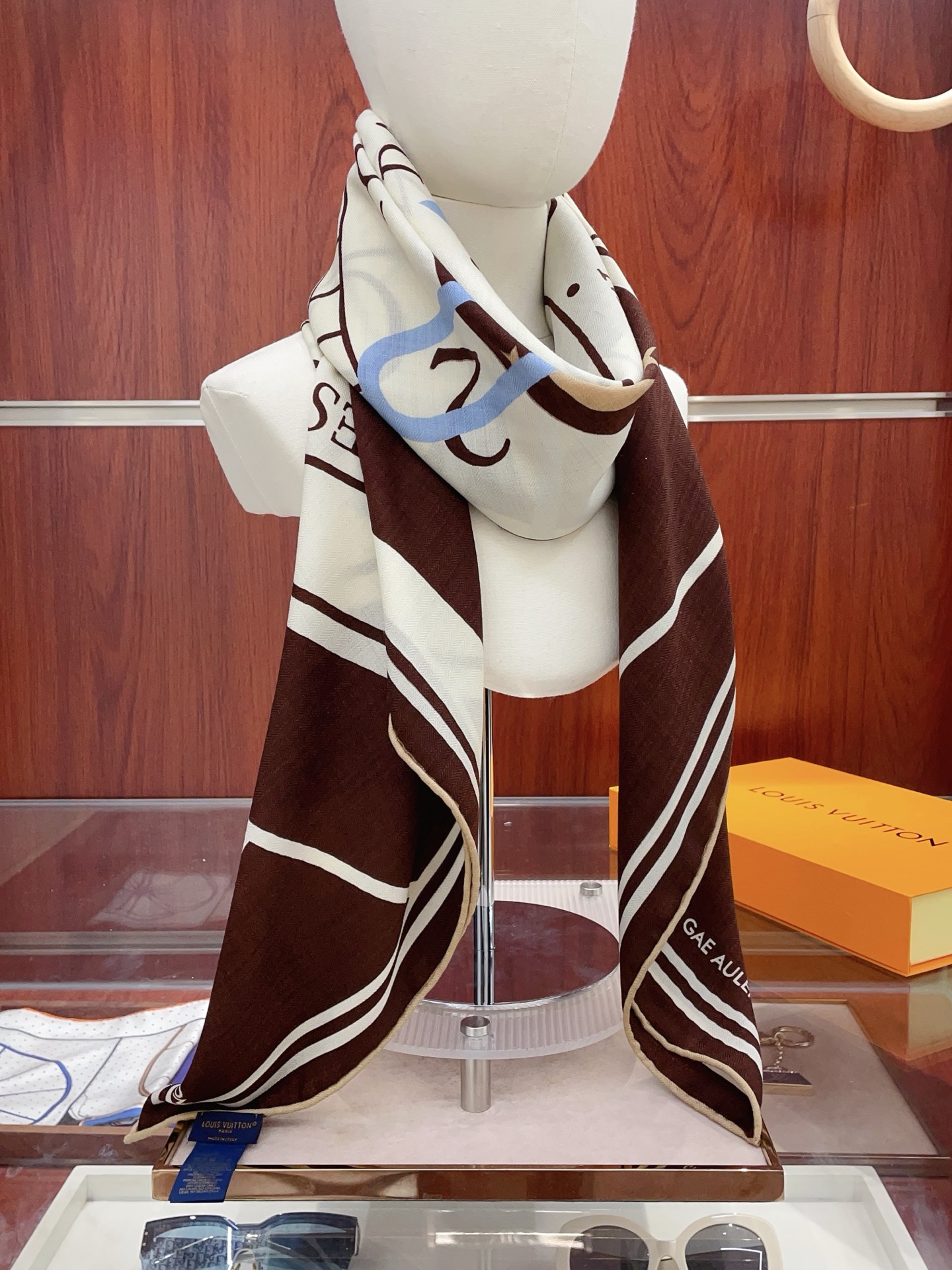 NO:642561,[Double-sided same color silk wool style] L family cashmere new model. Everyone who bought it said it looks good. I recommend the double-sided cashmere square scarf of the same color. Donkeyjia ZG hot style three-dimensional presentation of pattern texture, real product, extremely high grade, special technology, high-end research and development, stunning advent, special cutting-edge technology processing, loved by Bai Fumei. Whether it is quality, style or price, it makes them scream for big brands. Super cost-effective, definitely worth buying. Size 140cm*140cm, 70 cashmere silk high version scarf, high version scarf, louis  vuitton,louis vuitton,louis vuitton,real silk19860909【双面同色 丝毛款】L家羊绒新款 买了都说好看推荐双面同色羊绒方巾驴家ZG爆款立体呈现图案纹路实物档次极高特殊工艺高端研发惊艳问世特殊尖端工艺处理受到白富美的喜欢 无论是品质 款式 价格都令大牌控的她们尖叫 超高性价比 绝对值得入手尺寸140cm*140cm,70羊绒真丝高版本围巾,高版本围巾,louis vuitton,louis vuitton,louis vuitton,real silk,scarf