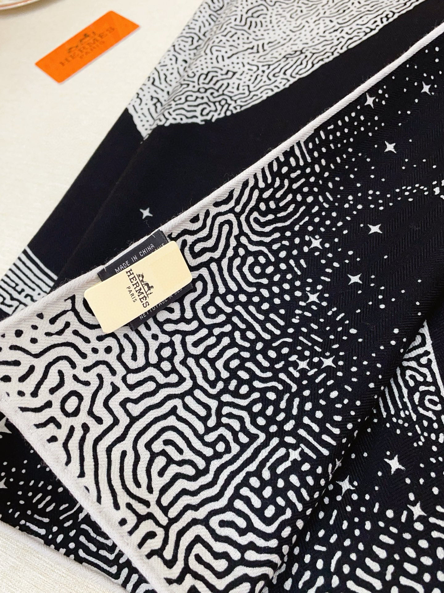 ✨✨【双面同色 丝毛款】H家羊绒新款 买了都说好看‼️推荐💕【月光飞马 140】羊绒方巾‼️H家ZG爆款