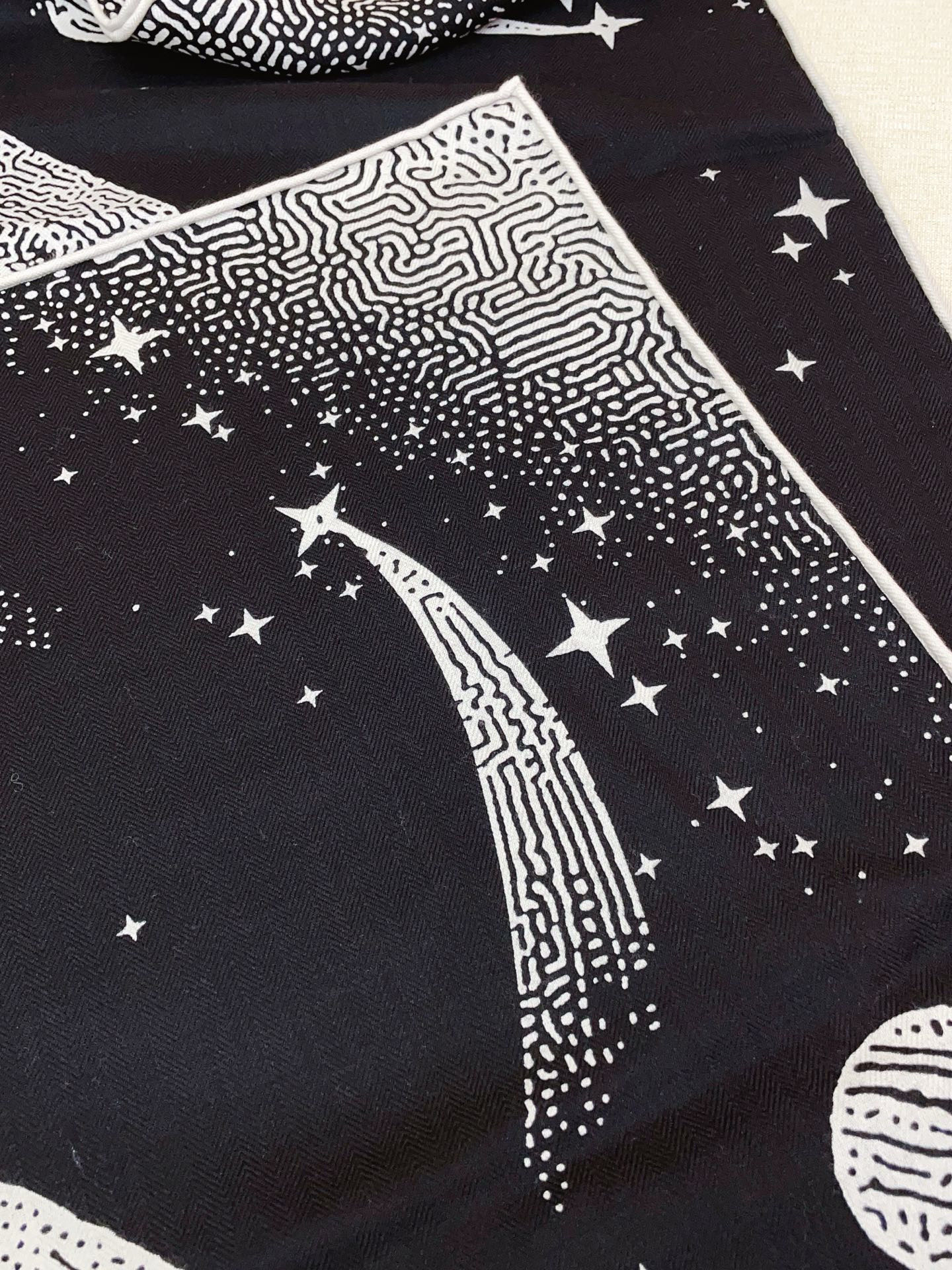 ✨✨【双面同色 丝毛款】H家羊绒新款 买了都说好看‼️推荐💕【月光飞马 140】羊绒方巾‼️H家ZG爆款