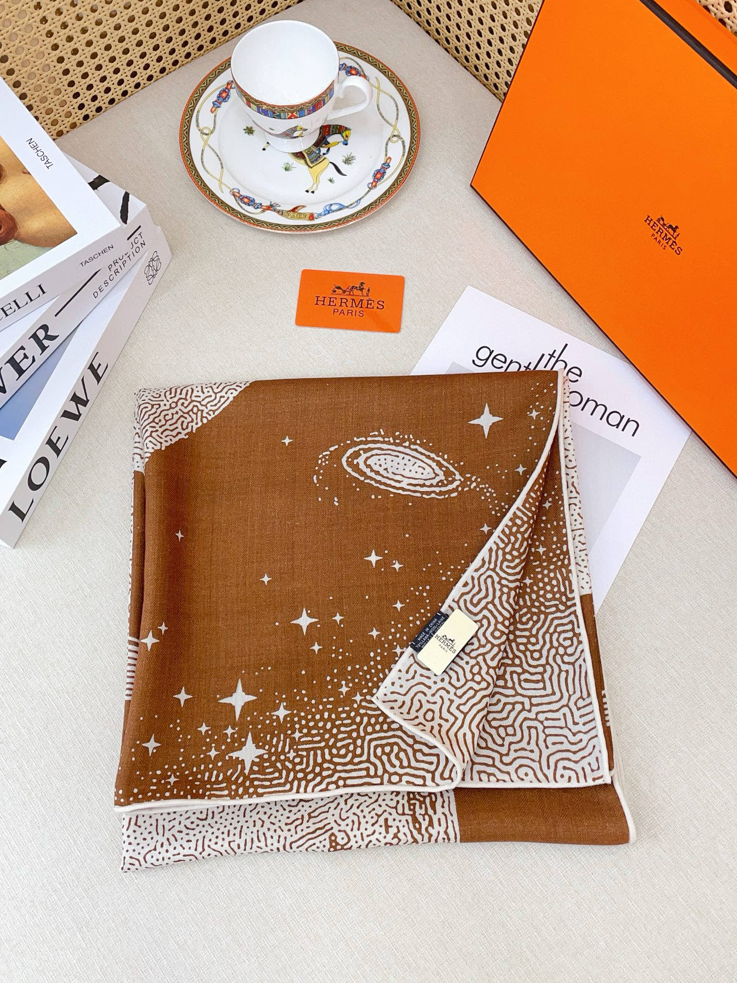 ✨✨【双面同色 丝毛款】H家羊绒新款 买了都说好看‼️推荐💕【月光飞马 140】羊绒方巾‼️H家ZG爆款