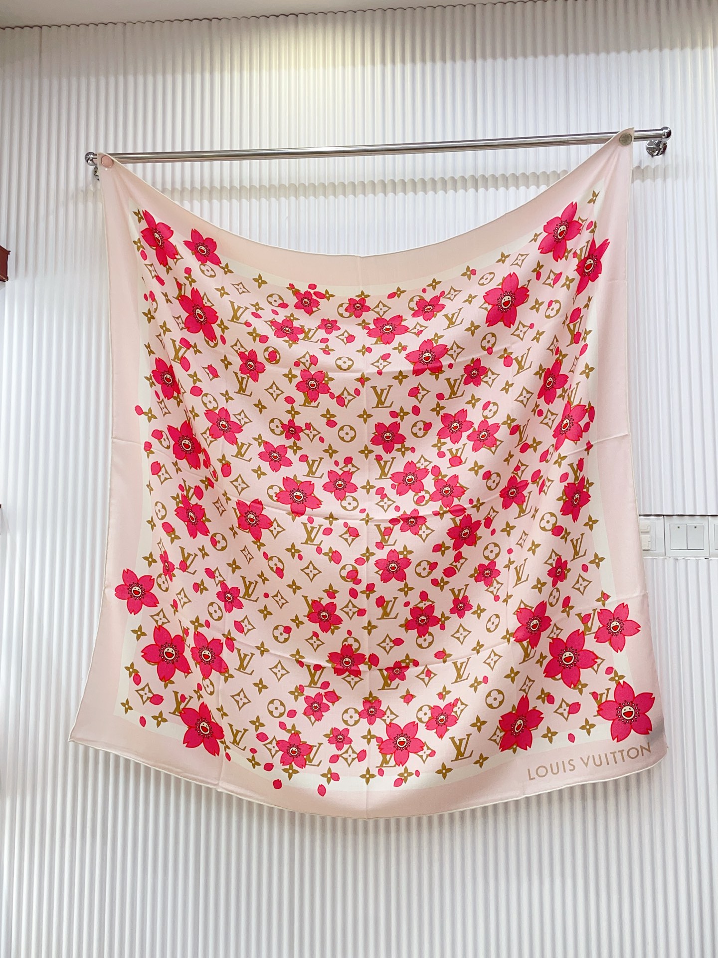 ✨✨【双面同色 丝毛款】L家羊绒新款 买了都说好看‼️推荐💕双面同色羊绒方巾‼️驴家ZG爆款🎁💟立体呈现