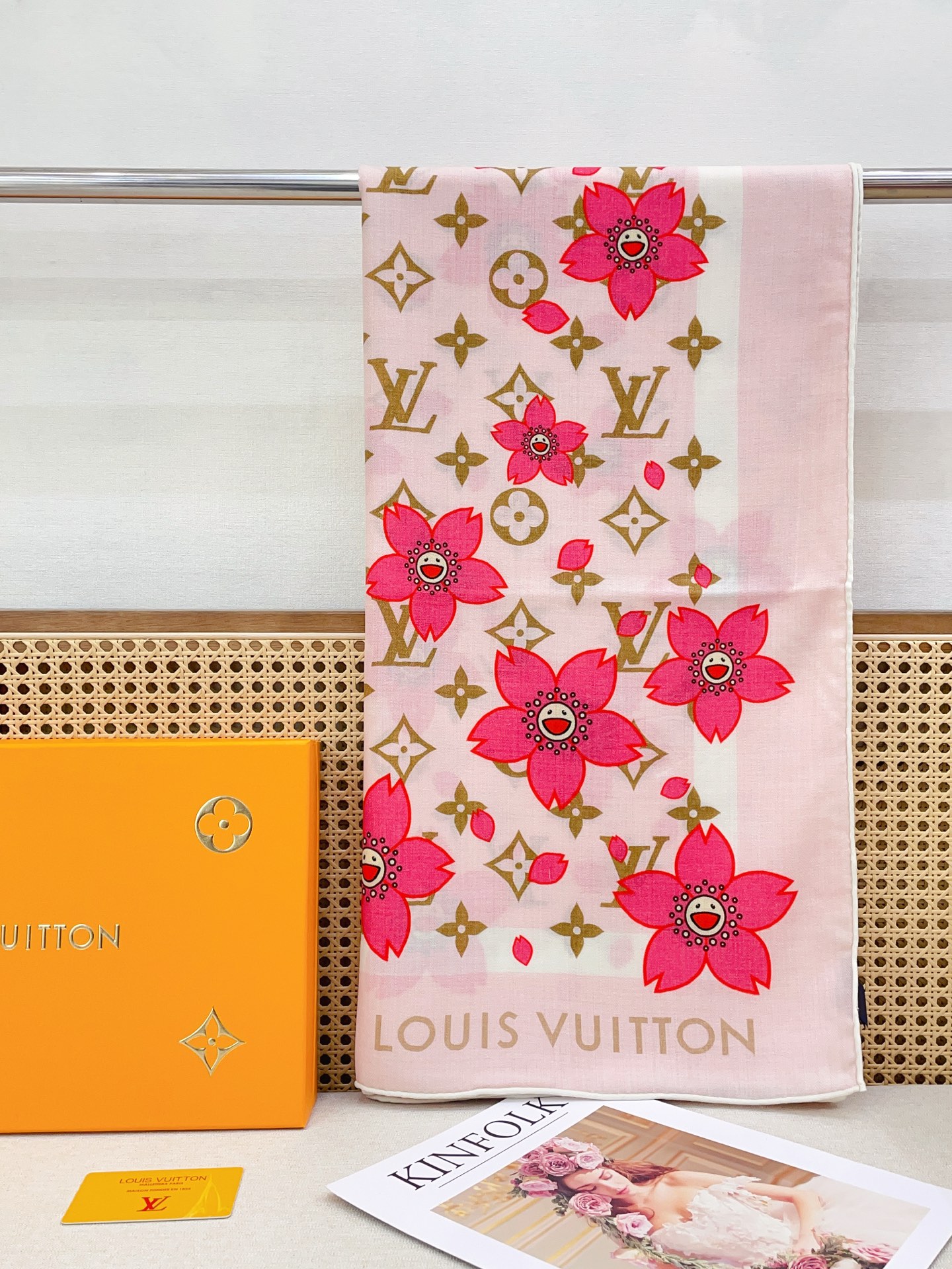 ✨✨【双面同色 丝毛款】L家羊绒新款 买了都说好看‼️推荐💕双面同色羊绒方巾‼️驴家ZG爆款🎁💟立体呈现