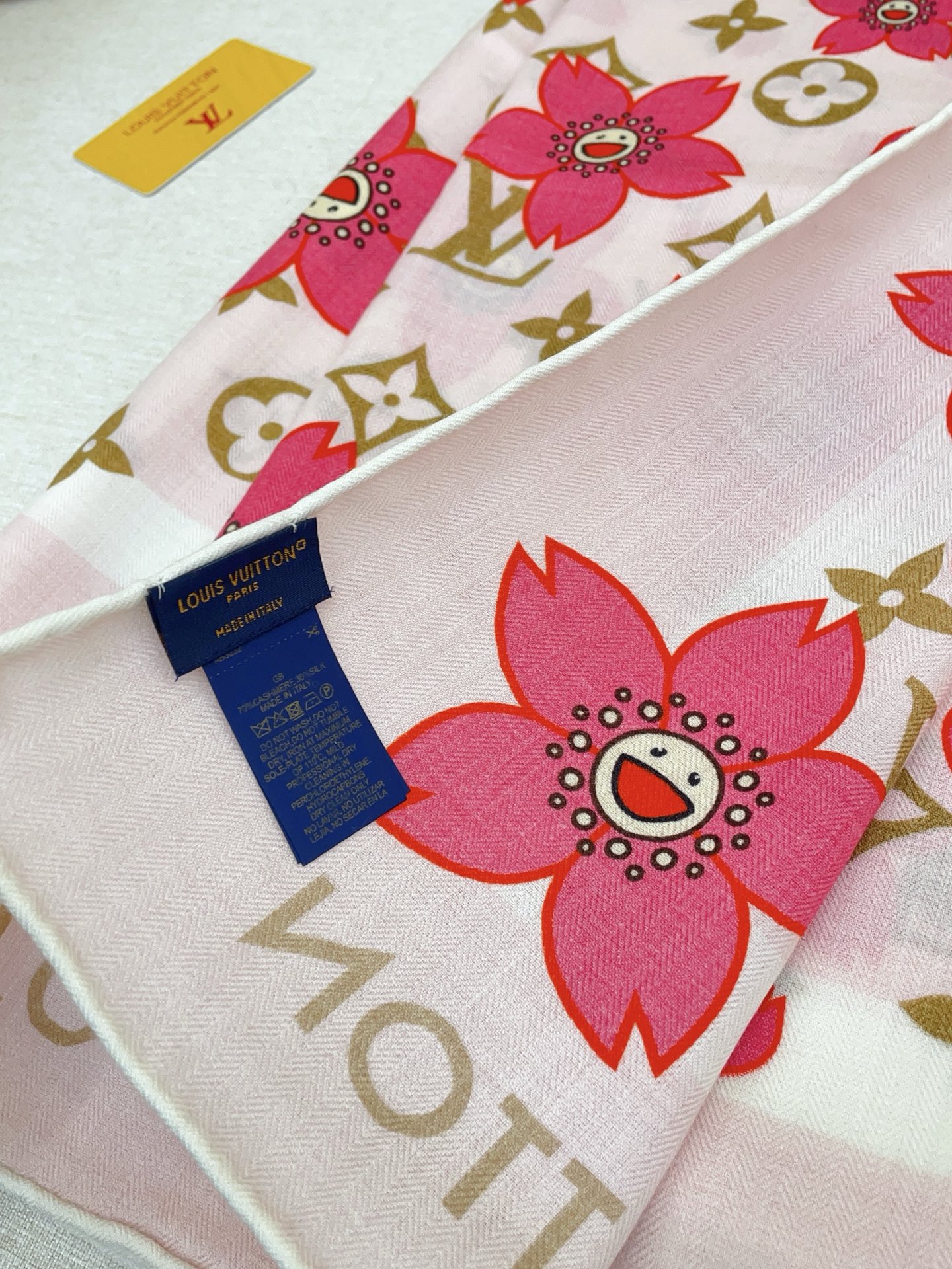 ✨✨【双面同色 丝毛款】L家羊绒新款 买了都说好看‼️推荐💕双面同色羊绒方巾‼️驴家ZG爆款🎁💟立体呈现