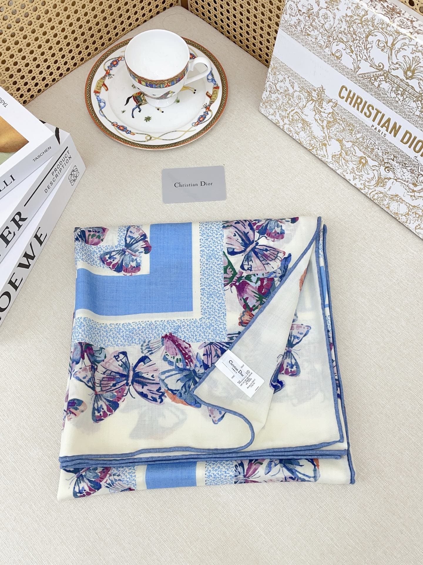 ✨✨【双面同色 丝毛款】CD家羊绒新款 买了都说好看‼️推荐💕双面同色羊绒方巾‼️D家ZG爆款🎁💟立体呈