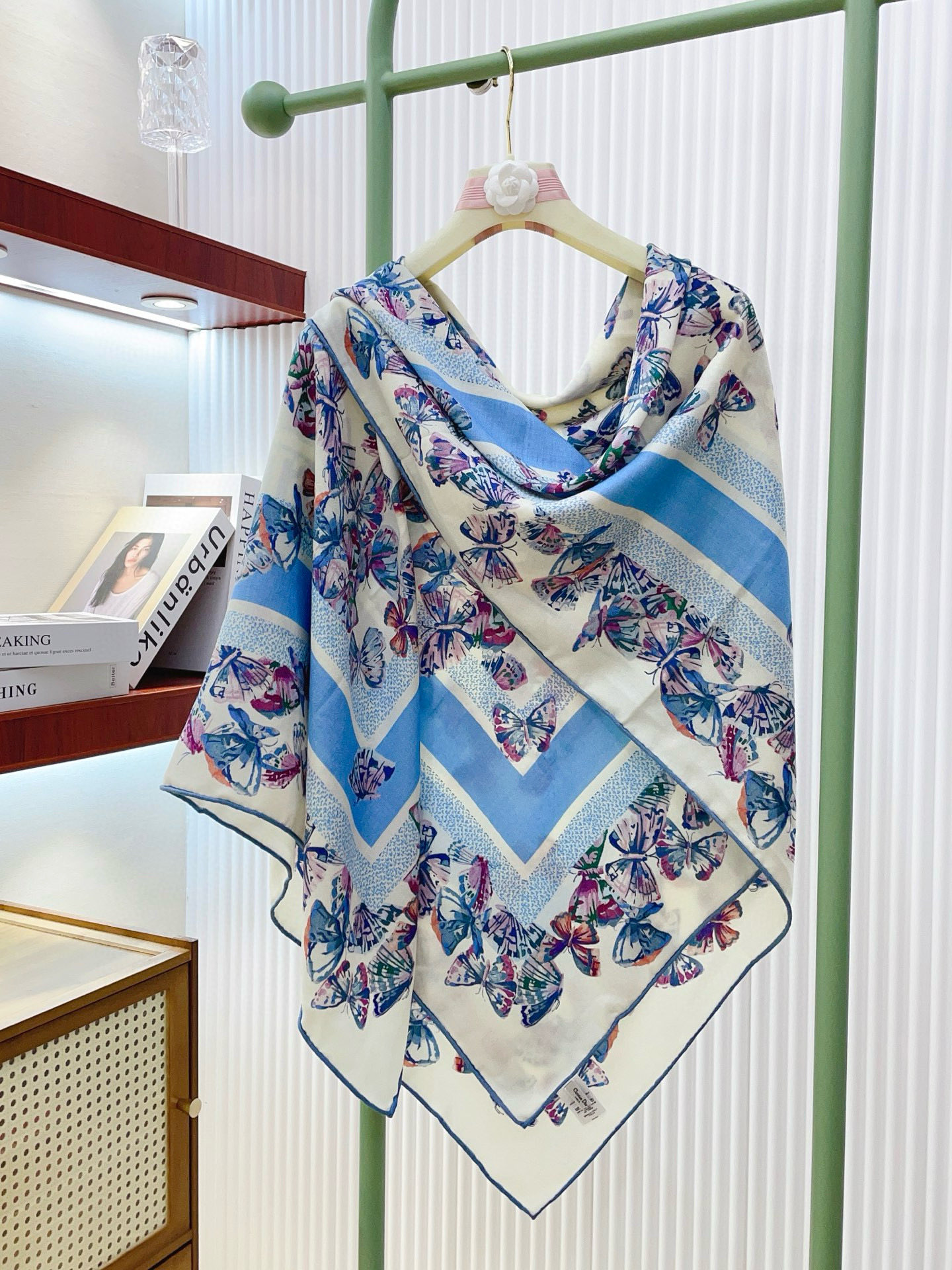 ✨✨【双面同色 丝毛款】CD家羊绒新款 买了都说好看‼️推荐💕双面同色羊绒方巾‼️D家ZG爆款🎁💟立体呈