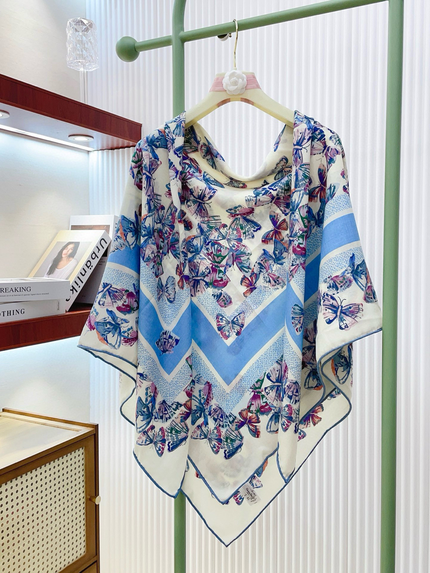 ✨✨【双面同色 丝毛款】CD家羊绒新款 买了都说好看‼️推荐💕双面同色羊绒方巾‼️D家ZG爆款🎁💟立体呈