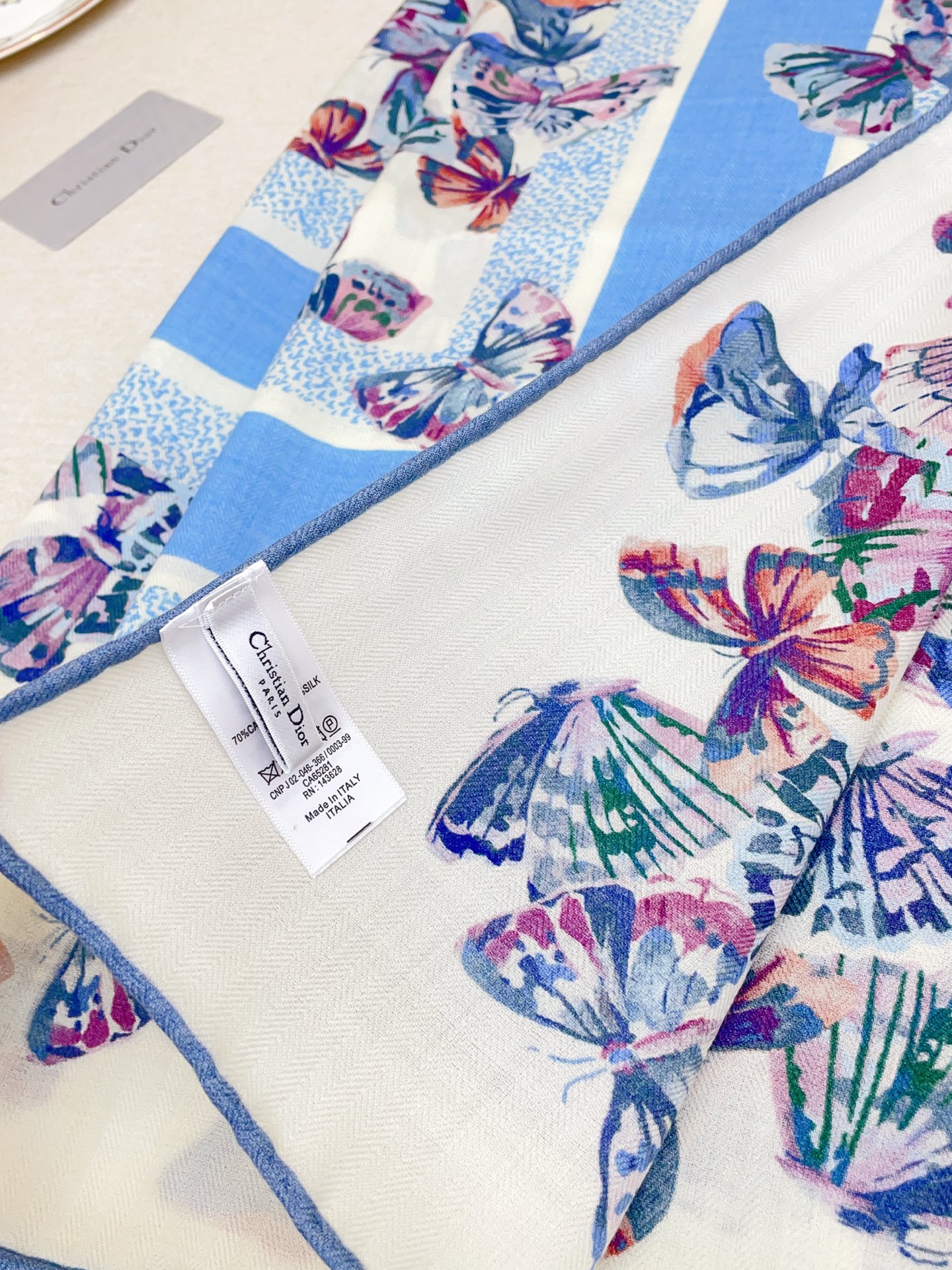 ✨✨【双面同色 丝毛款】CD家羊绒新款 买了都说好看‼️推荐💕双面同色羊绒方巾‼️D家ZG爆款🎁💟立体呈