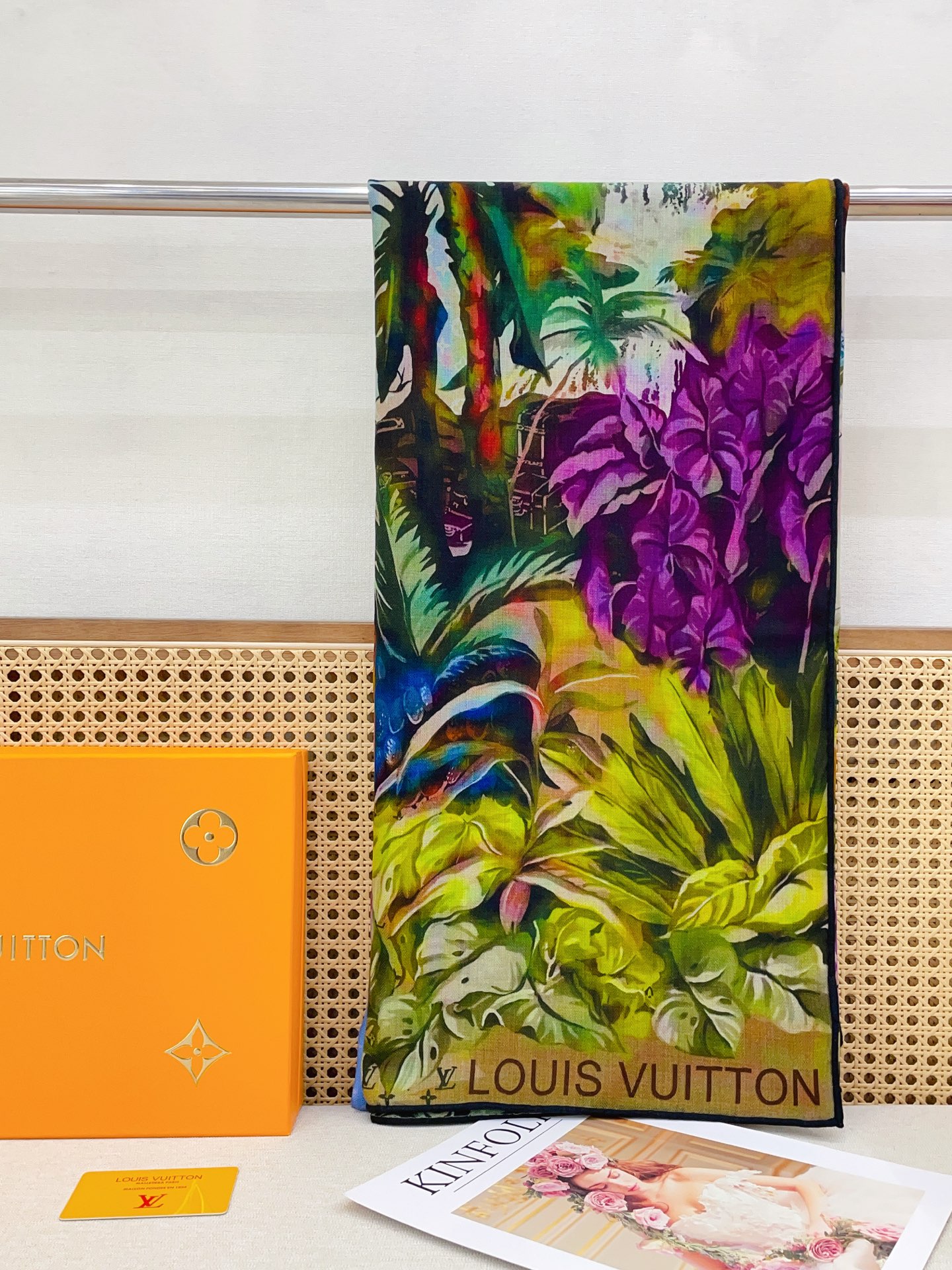 ✨✨【双面同色 丝毛款】L家羊绒新款 买了都说好看‼️推荐💕双面同色羊绒方巾‼️驴家ZG爆款🎁💟立体呈现