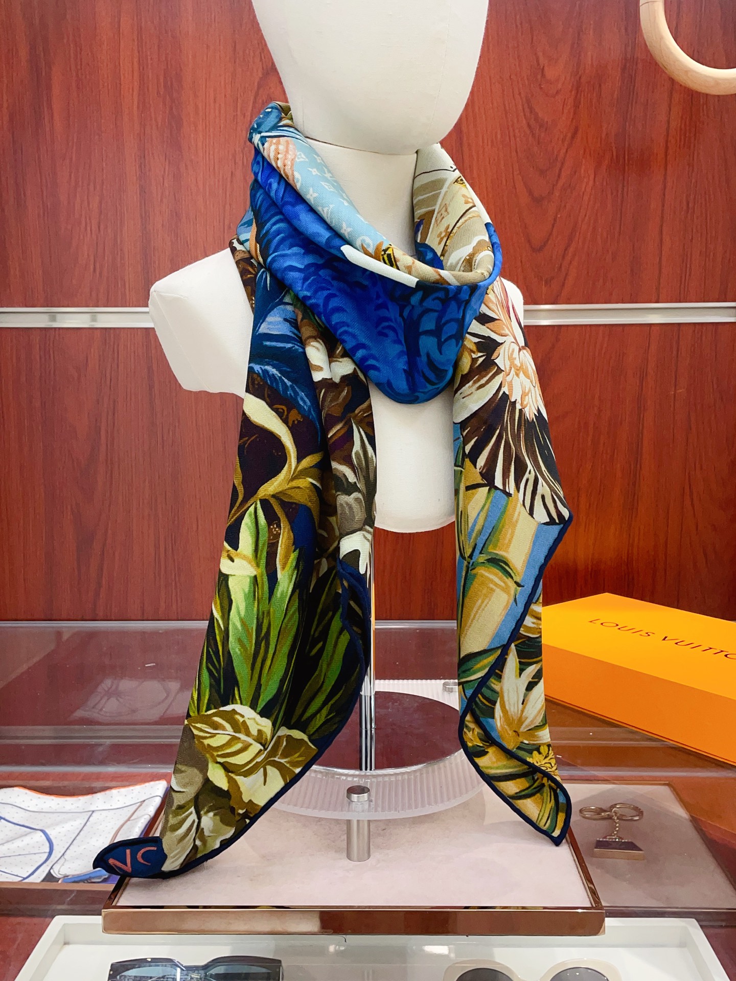 NO:642628,[Double-sided same color silk wool style] L family cashmere new model. Everyone who bought it said it looks good. I recommend the double-sided cashmere square scarf of the same color. Donkeyjia ZG hot style three-dimensional presentation of pattern texture, real product, extremely high grade, special technology, high-end research and development, stunning advent, special cutting-edge technology processing, loved by Bai Fumei. Whether it is quality, style or price, it makes them scream for big brands. Super cost-effective, definitely worth buying. Size 140cm*140cm, 70 cashmere silk high version scarf, high version scarf, louis  vuitton,louis vuitton,louis vuitton,real silk19860909【双面同色 丝毛款】L家羊绒新款 买了都说好看推荐双面同色羊绒方巾驴家ZG爆款立体呈现图案纹路实物档次极高特殊工艺高端研发惊艳问世特殊尖端工艺处理受到白富美的喜欢 无论是品质 款式 价格都令大牌控的她们尖叫 超高性价比 绝对值得入手尺寸140cm*140cm,70羊绒真丝高版本围巾,高版本围巾,louis vuitton,louis vuitton,louis vuitton,real silk,scarf