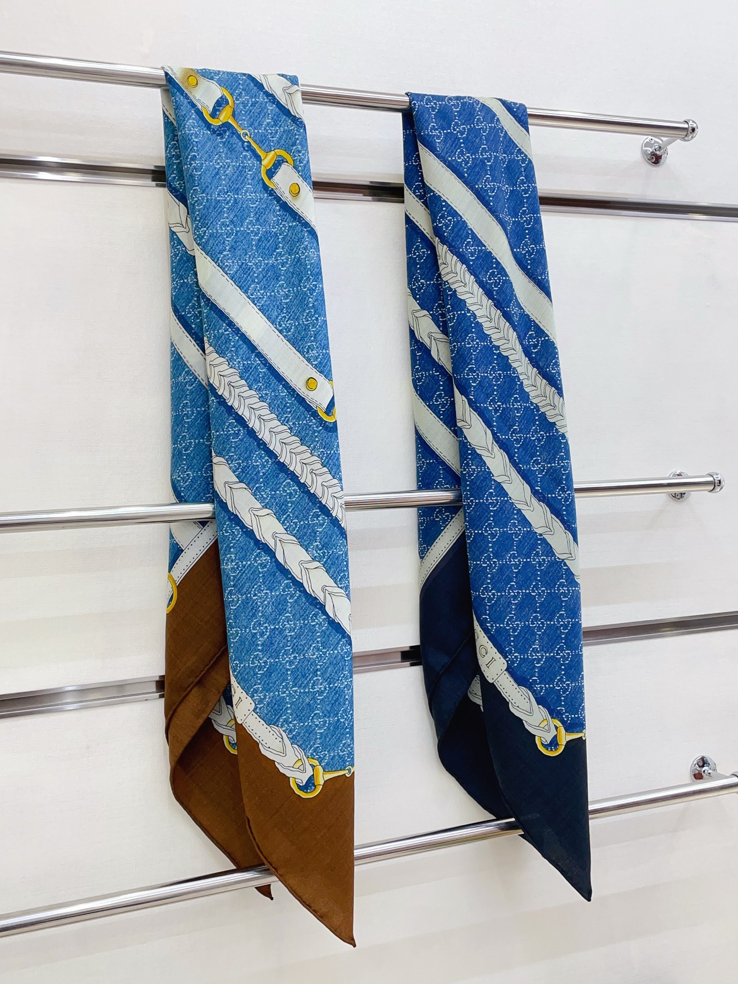 ✨✨【双面同色 丝毛款】大G 羊绒方巾‼️抢‼️VIP推荐 ‼️👍下手一定要快【高端 大爱 ‼️纯羊绒 