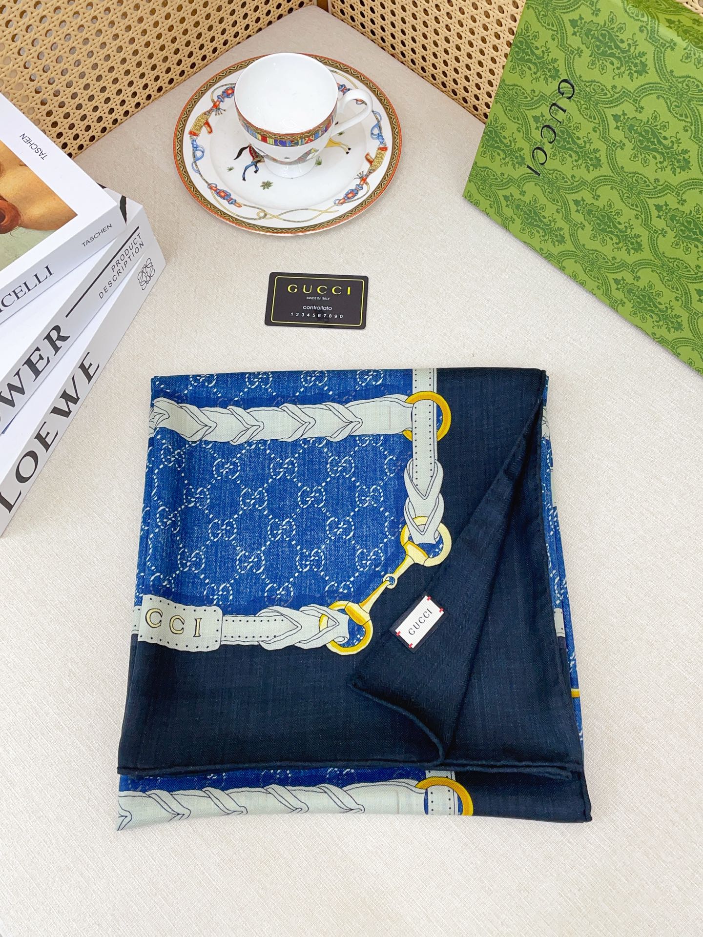 ✨✨【双面同色 丝毛款】大G 羊绒方巾‼️抢‼️VIP推荐 ‼️👍下手一定要快【高端 大爱 ‼️纯羊绒 