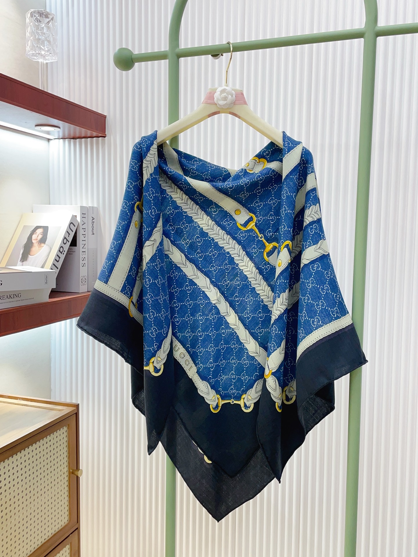 ✨✨【双面同色 丝毛款】大G 羊绒方巾‼️抢‼️VIP推荐 ‼️👍下手一定要快【高端 大爱 ‼️纯羊绒 