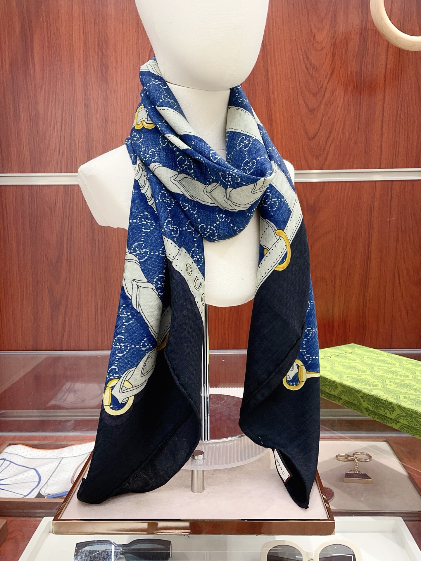 ✨✨【双面同色 丝毛款】大G 羊绒方巾‼️抢‼️VIP推荐 ‼️👍下手一定要快【高端 大爱 ‼️纯羊绒 