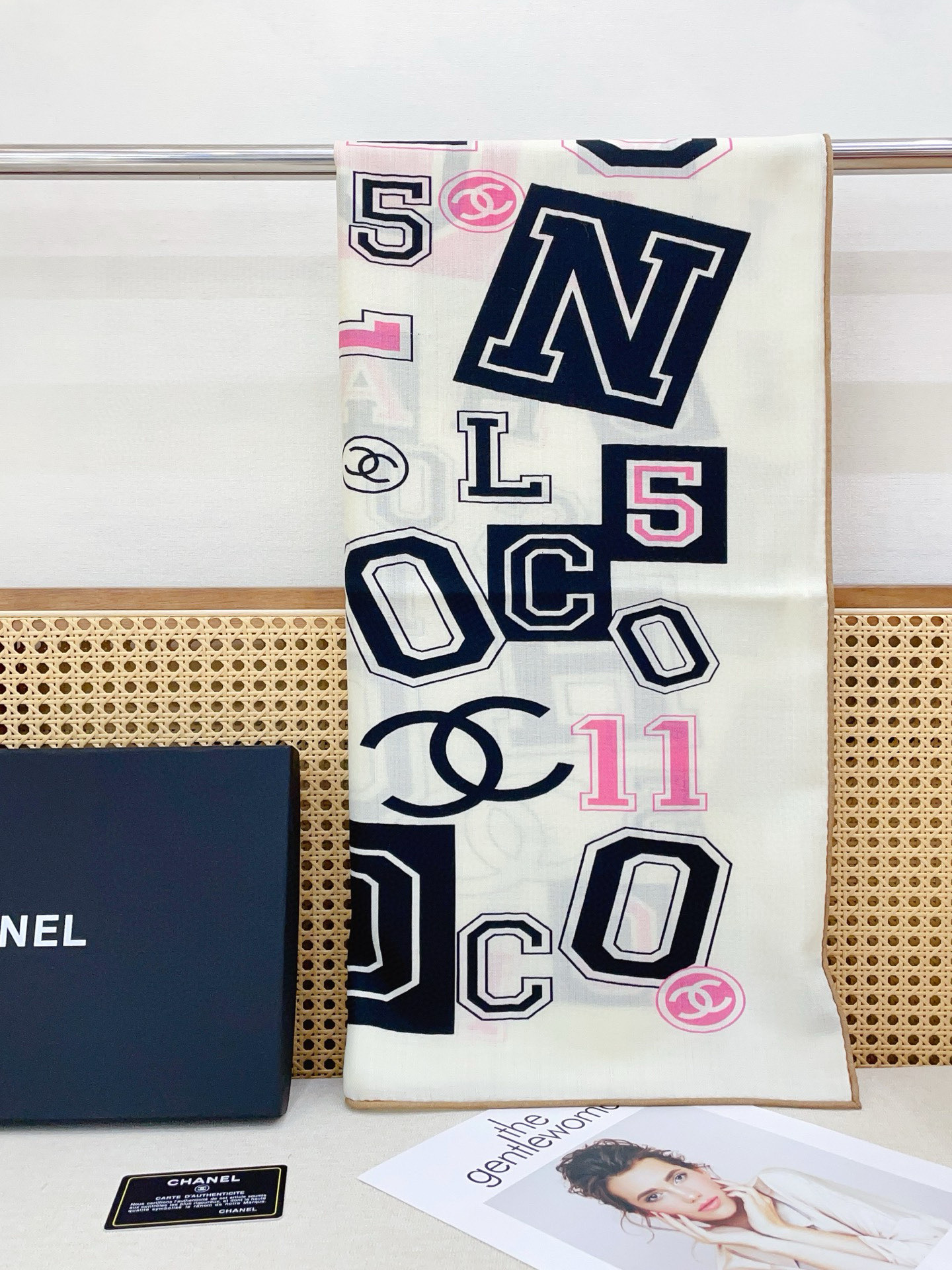 ✨✨【双面同色 丝毛款】小香 羊绒方巾‼️抢‼️VIP推荐 ‼️👍下手一定要快【高端 大爱 ‼️纯羊绒 