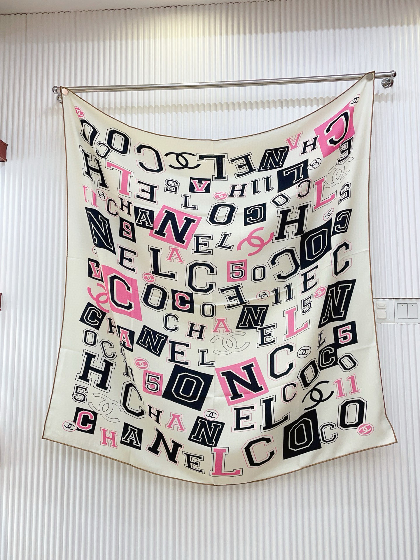 ✨✨【双面同色 丝毛款】小香 羊绒方巾‼️抢‼️VIP推荐 ‼️👍下手一定要快【高端 大爱 ‼️纯羊绒 