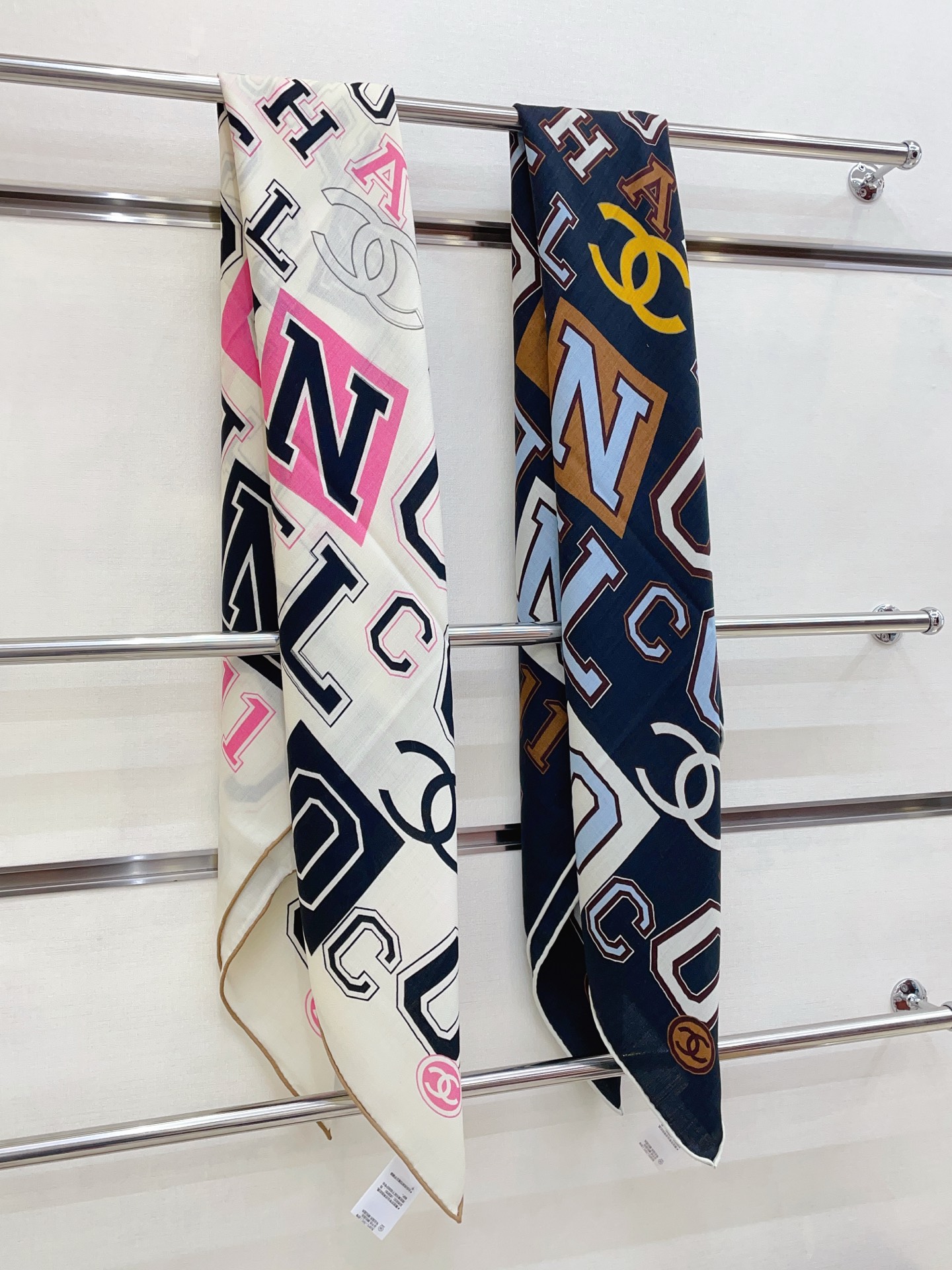 ✨✨【双面同色 丝毛款】小香 羊绒方巾‼️抢‼️VIP推荐 ‼️👍下手一定要快【高端 大爱 ‼️纯羊绒 