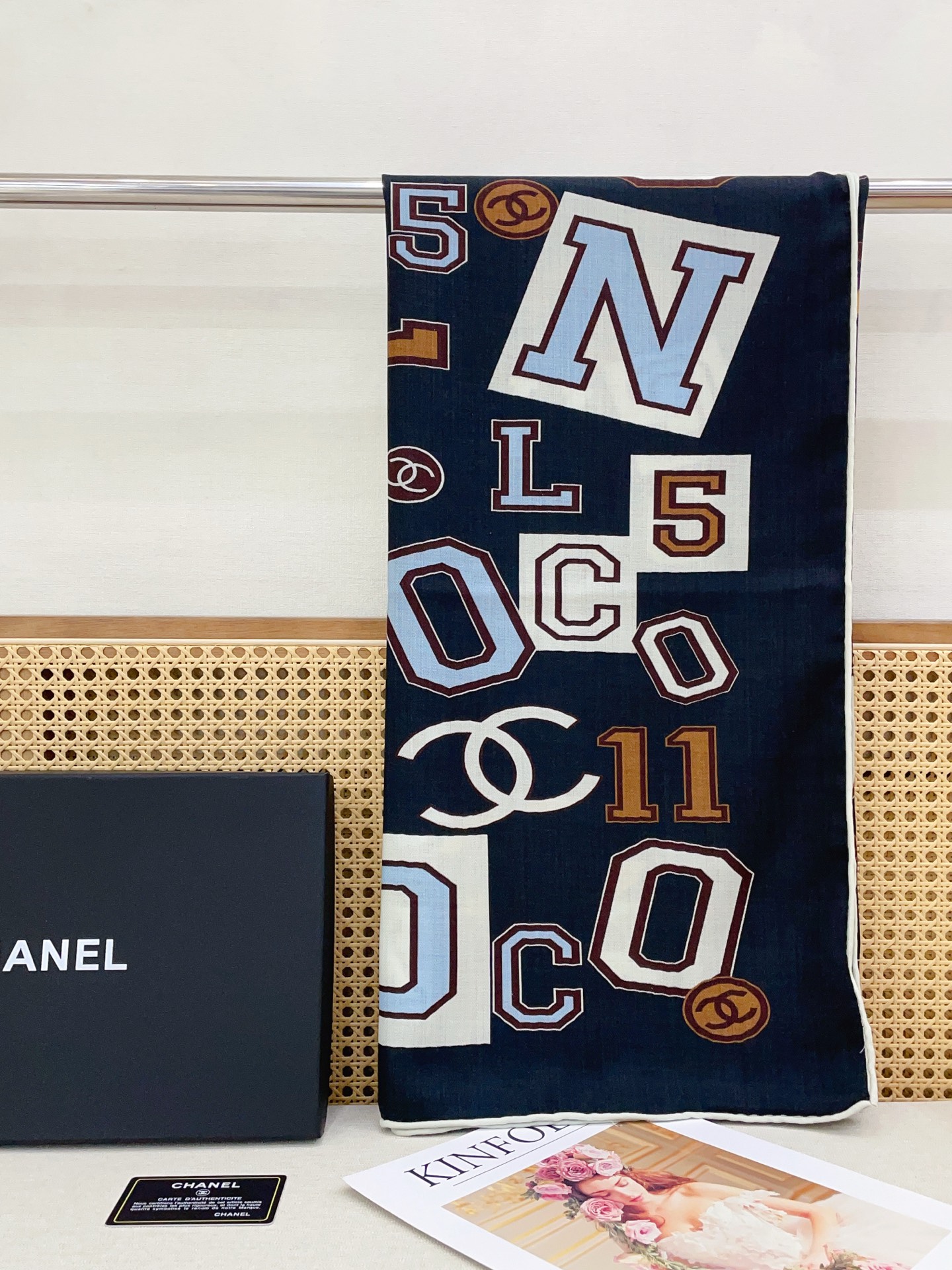 ✨✨【双面同色 丝毛款】小香 羊绒方巾‼️抢‼️VIP推荐 ‼️👍下手一定要快【高端 大爱 ‼️纯羊绒 