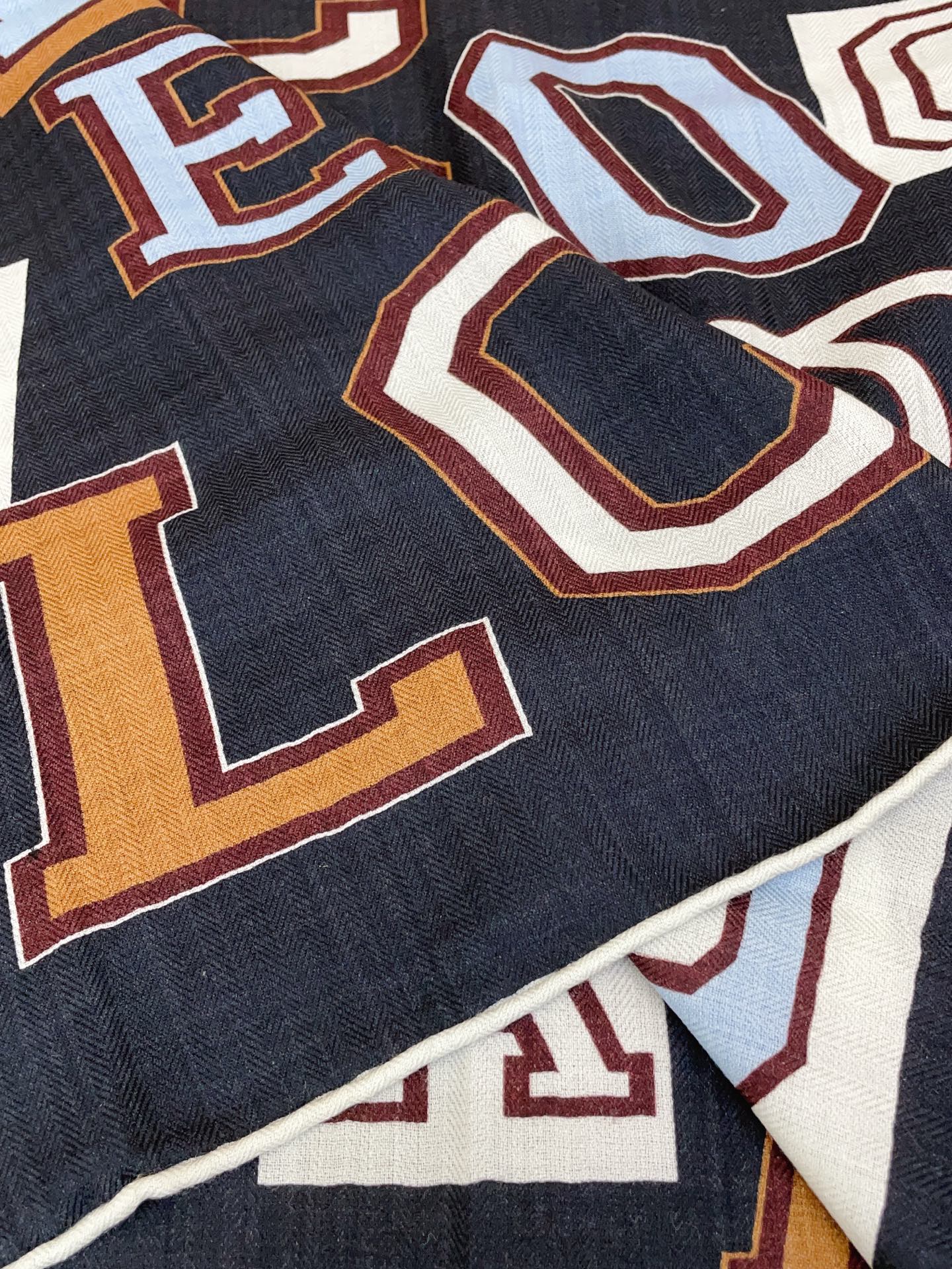 ✨✨【双面同色 丝毛款】小香 羊绒方巾‼️抢‼️VIP推荐 ‼️👍下手一定要快【高端 大爱 ‼️纯羊绒 