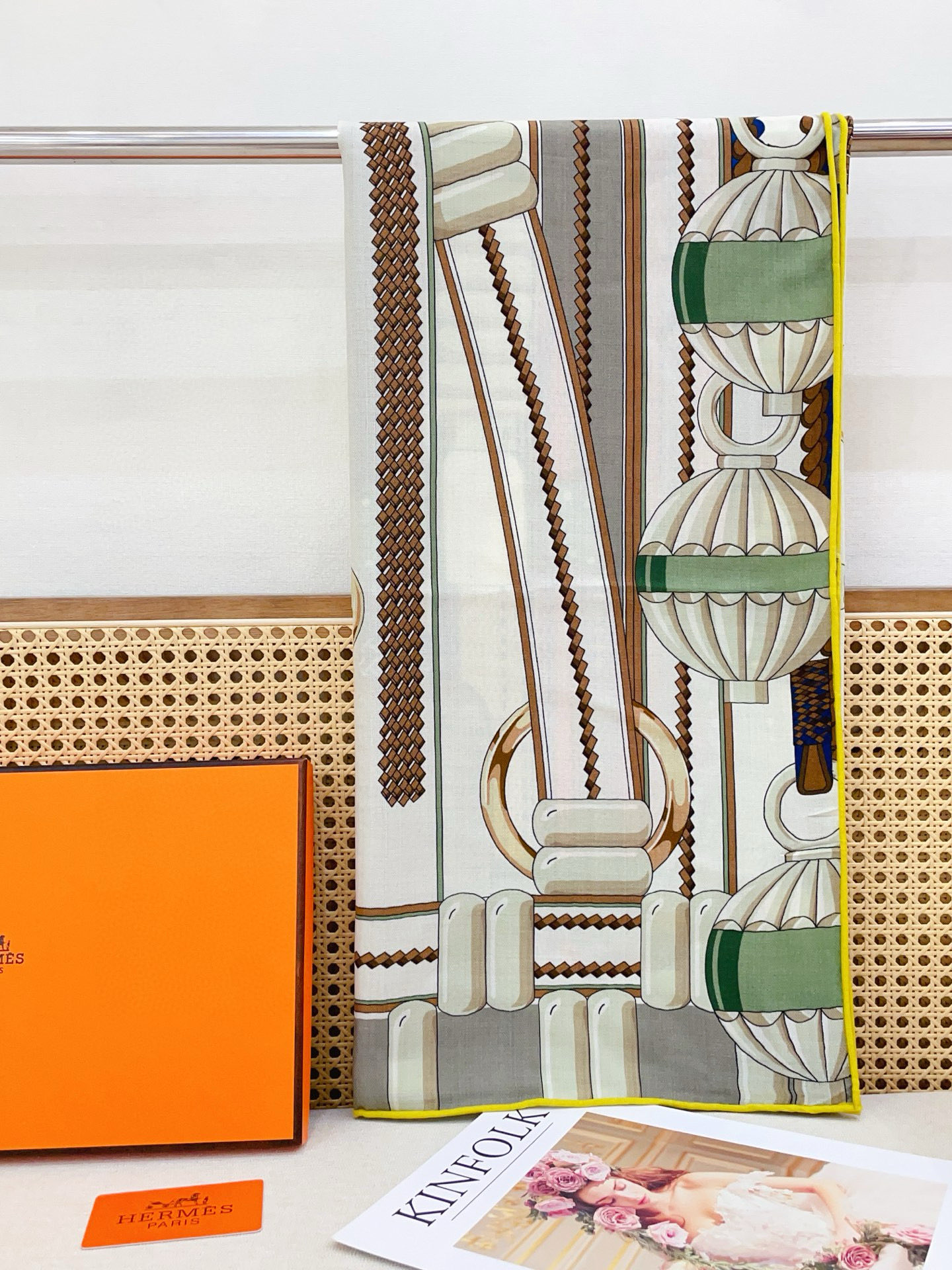 ✨✨【双面同色 丝毛款】H家羊绒新款 买了都说好看‼️推荐💕【银花集 140】羊绒方巾‼️H家ZG爆款🎁