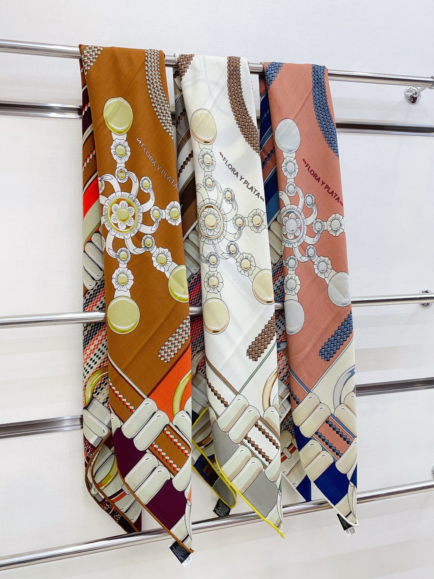 ✨✨【双面同色 丝毛款】H家羊绒新款 买了都说好看‼️推荐💕【银花集 140】羊绒方巾‼️H家ZG爆款🎁