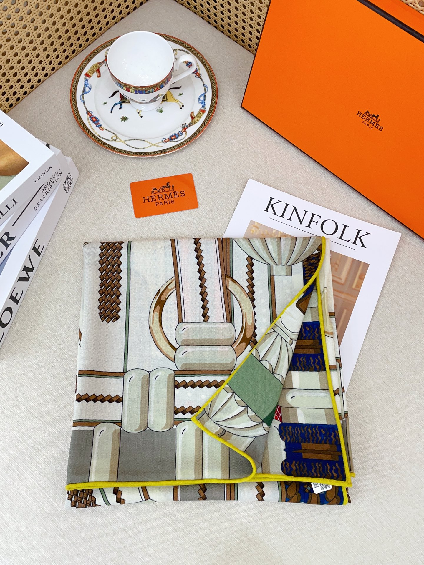 ✨✨【双面同色 丝毛款】H家羊绒新款 买了都说好看‼️推荐💕【银花集 140】羊绒方巾‼️H家ZG爆款🎁