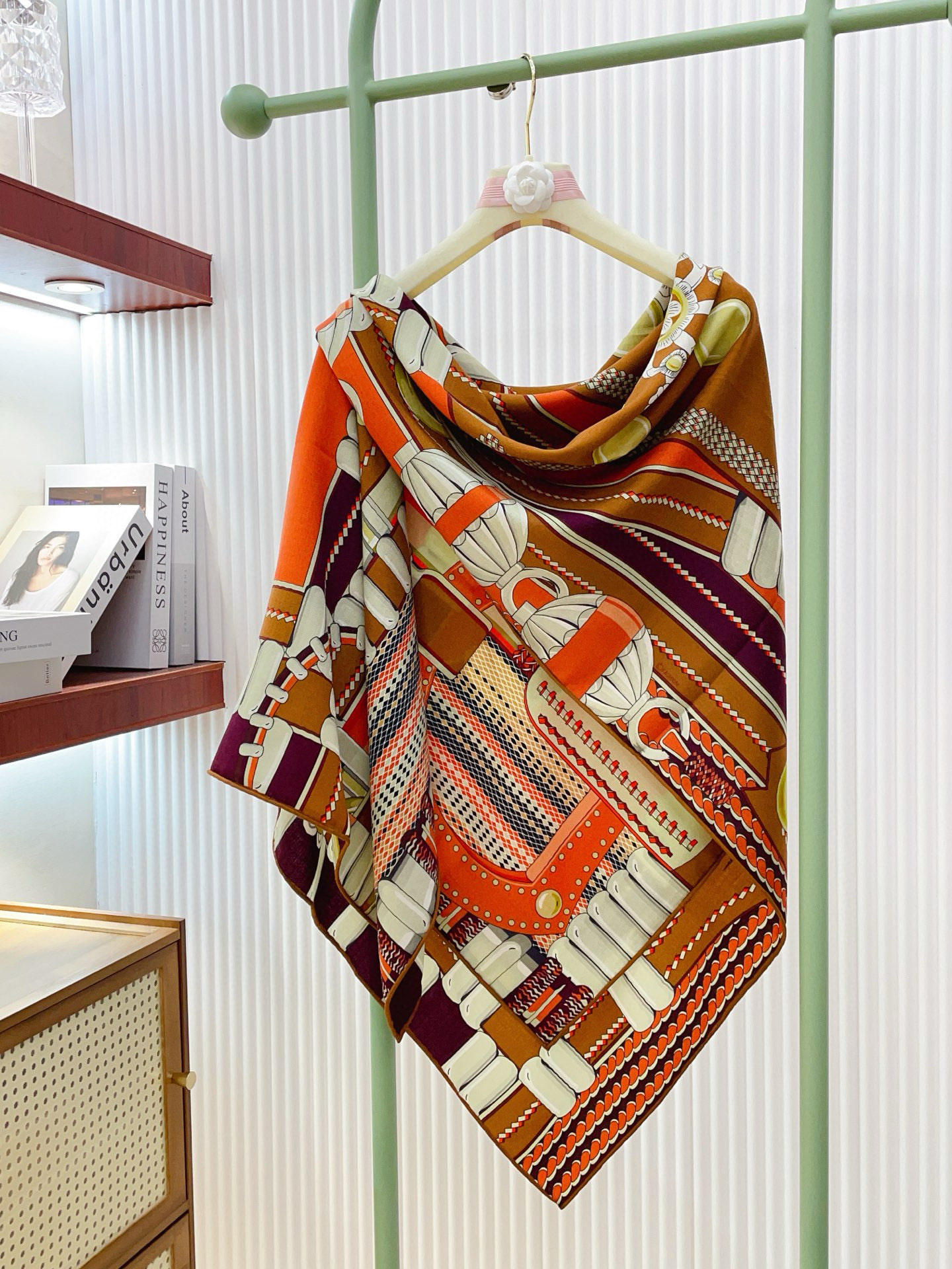 ✨✨【双面同色 丝毛款】H家羊绒新款 买了都说好看‼️推荐💕【银花集 140】羊绒方巾‼️H家ZG爆款🎁