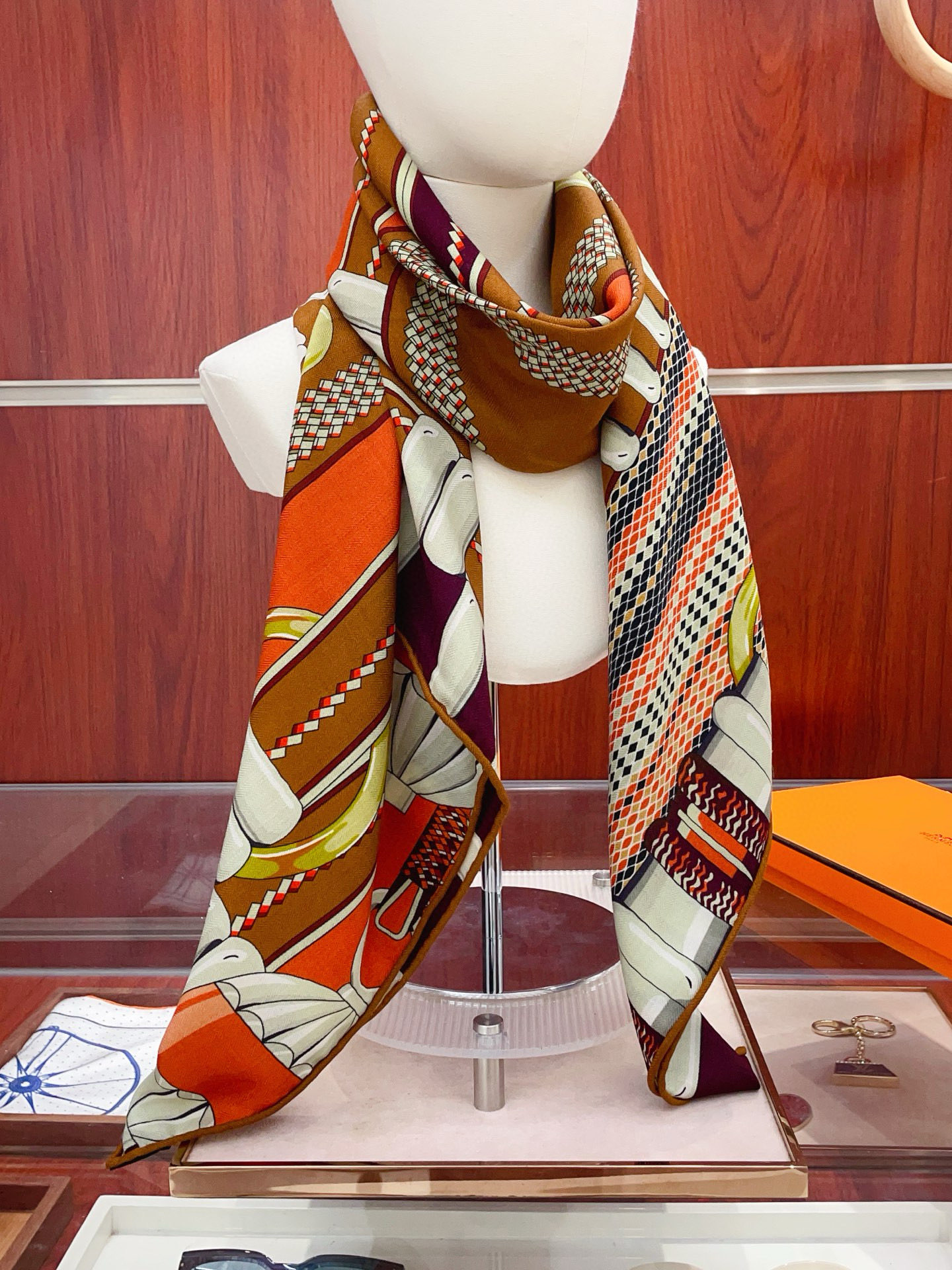 ✨✨【双面同色 丝毛款】H家羊绒新款 买了都说好看‼️推荐💕【银花集 140】羊绒方巾‼️H家ZG爆款🎁