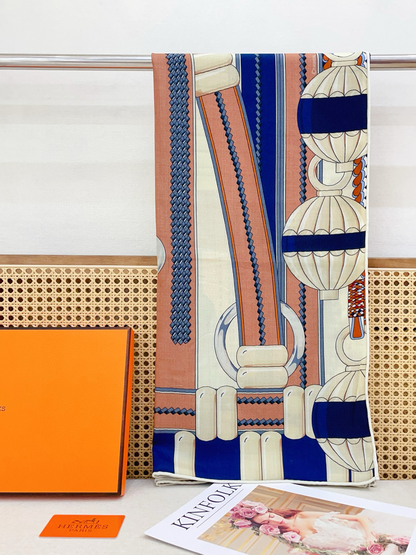 ✨✨【双面同色 丝毛款】H家羊绒新款 买了都说好看‼️推荐💕【银花集 140】羊绒方巾‼️H家ZG爆款🎁