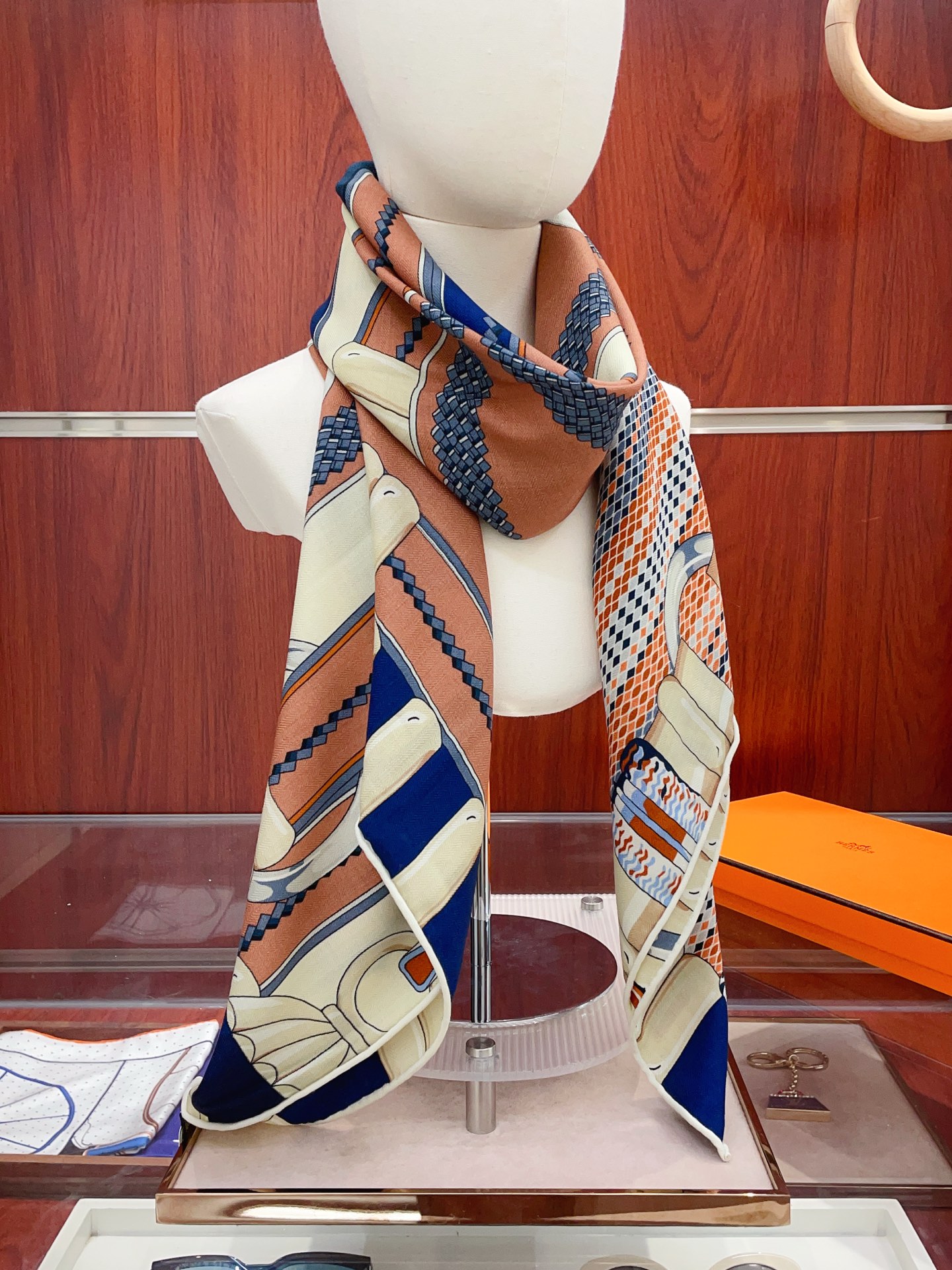 NO:642606,[Double-sided same color, silk wool style] H family cashmere new style. Everyone who bought it says it looks good. Recommended [Silver Flower Collection 140] Cashmere square scarf H family ZG hot model with three-dimensional presentation of pattern and texture, extremely high grade, special technology, high-end research and development, stunning launch, special cutting-edge technology treatment, loved by Bai Fumei. Whether it is quality, style or price, they scream for big brand control. Super high cost performance  Definitely worth buying, size 140cm*140cm, 70 cashmere silk high version scarf, high version scarf, real silk19860909【双面同色 丝毛款】H家羊绒新款 买了都说好看推荐【银花集 140】羊绒方巾H家ZG爆款立体呈现图案纹路实物档次极高特殊工艺高端研发惊艳问世特殊尖端工艺处理受到白富美的喜欢 无论是品质 款式 价格都令大牌控的她们尖叫 超高性价比 绝对值得入手尺寸140cm*140cm,70羊绒真丝高版本围巾,高版本围巾,real silk,scarf