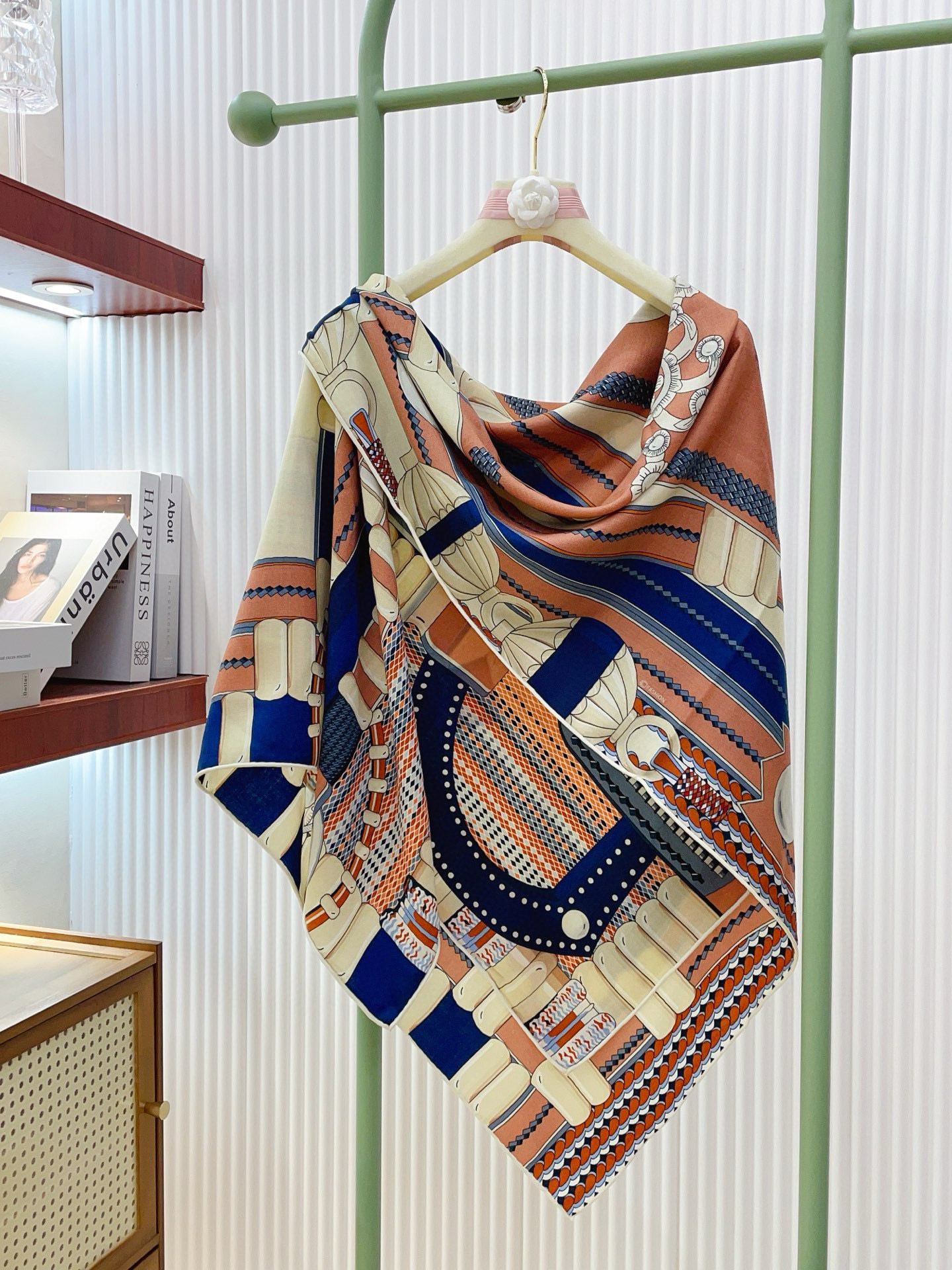 ✨✨【双面同色 丝毛款】H家羊绒新款 买了都说好看‼️推荐💕【银花集 140】羊绒方巾‼️H家ZG爆款🎁