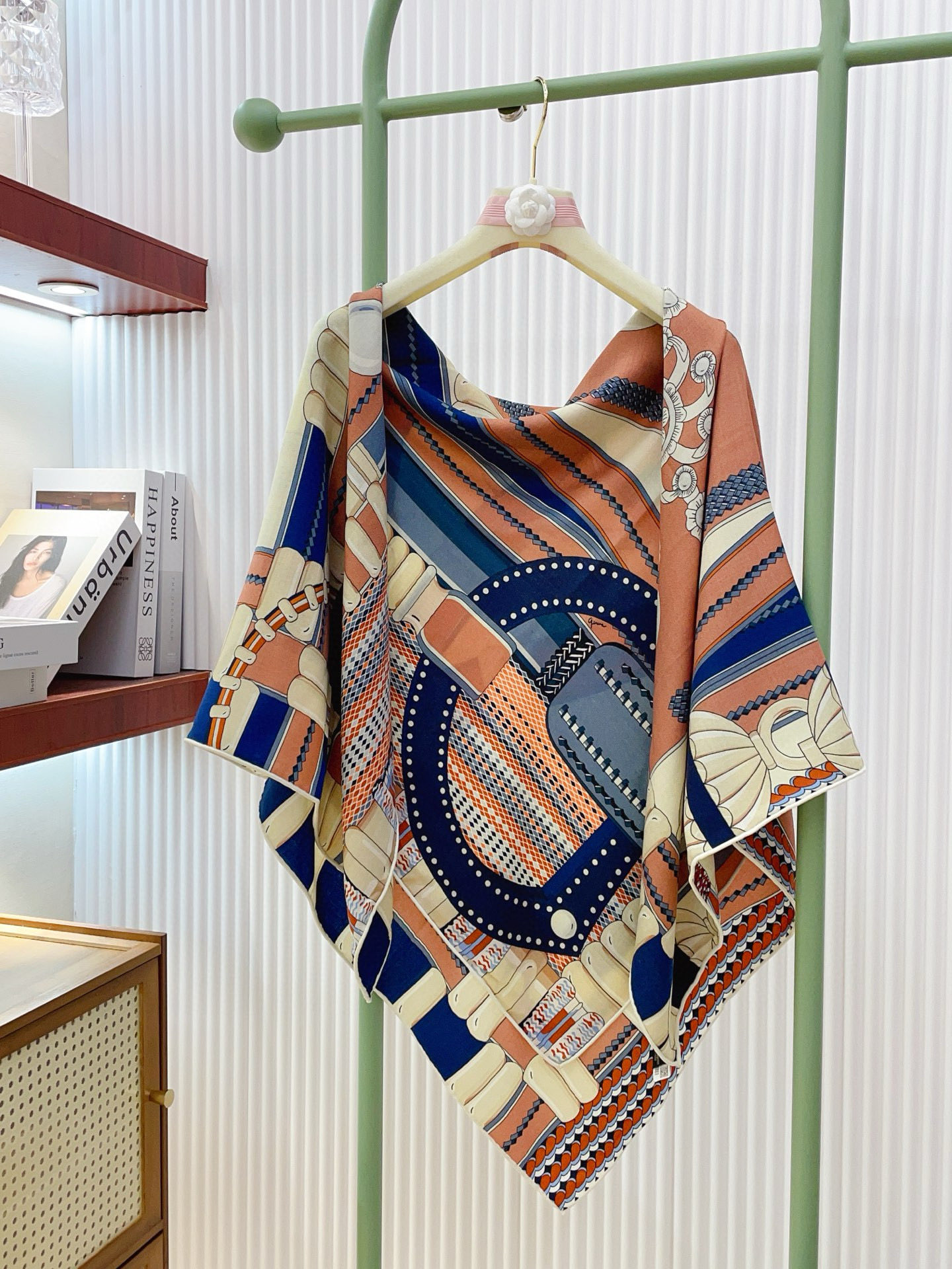 ✨✨【双面同色 丝毛款】H家羊绒新款 买了都说好看‼️推荐💕【银花集 140】羊绒方巾‼️H家ZG爆款🎁