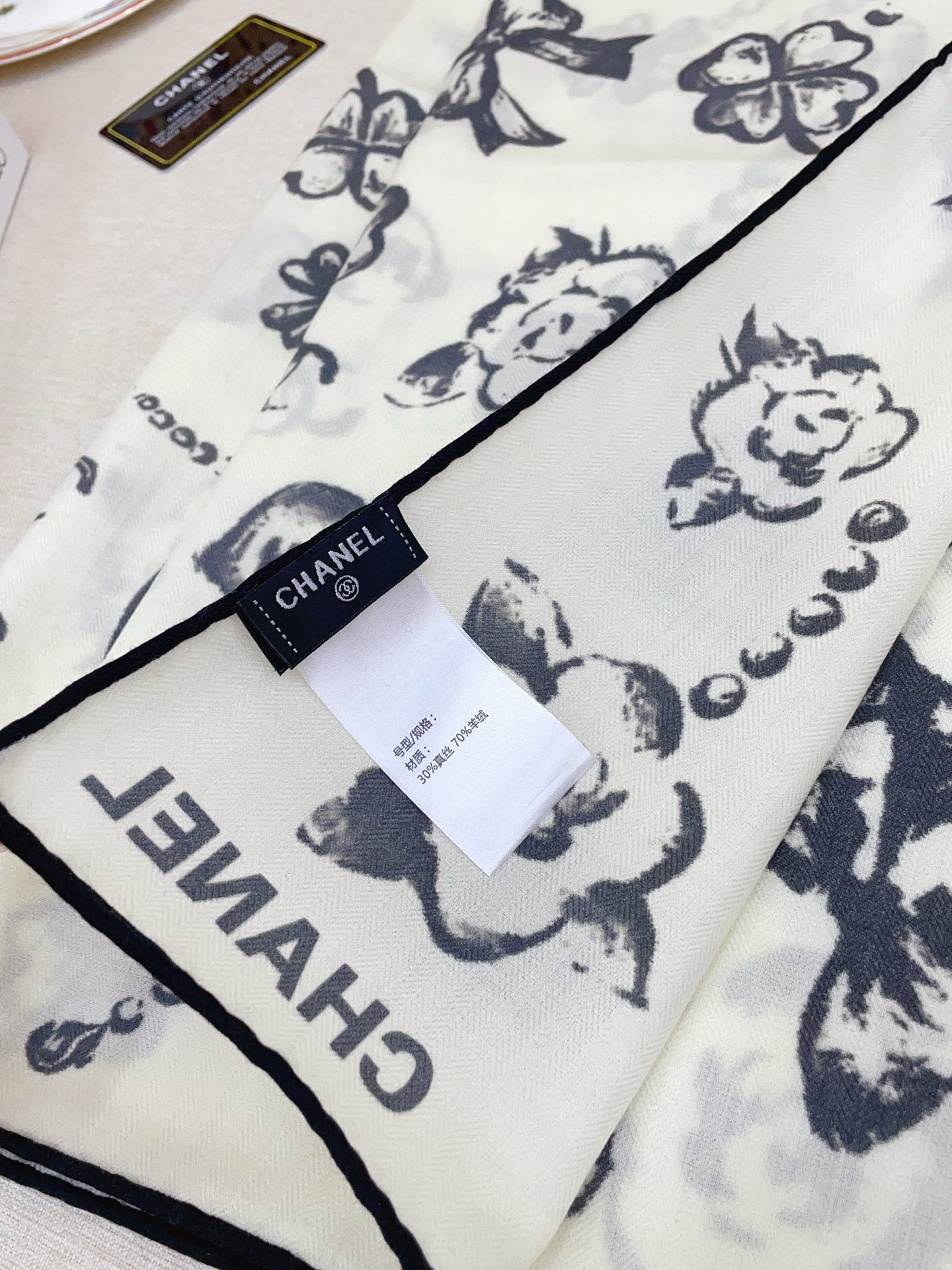 ✨✨【双面同色 丝毛款】小香 羊绒方巾‼️抢‼️VIP推荐 ‼️👍下手一定要快【高端 大爱 ‼️纯羊绒 