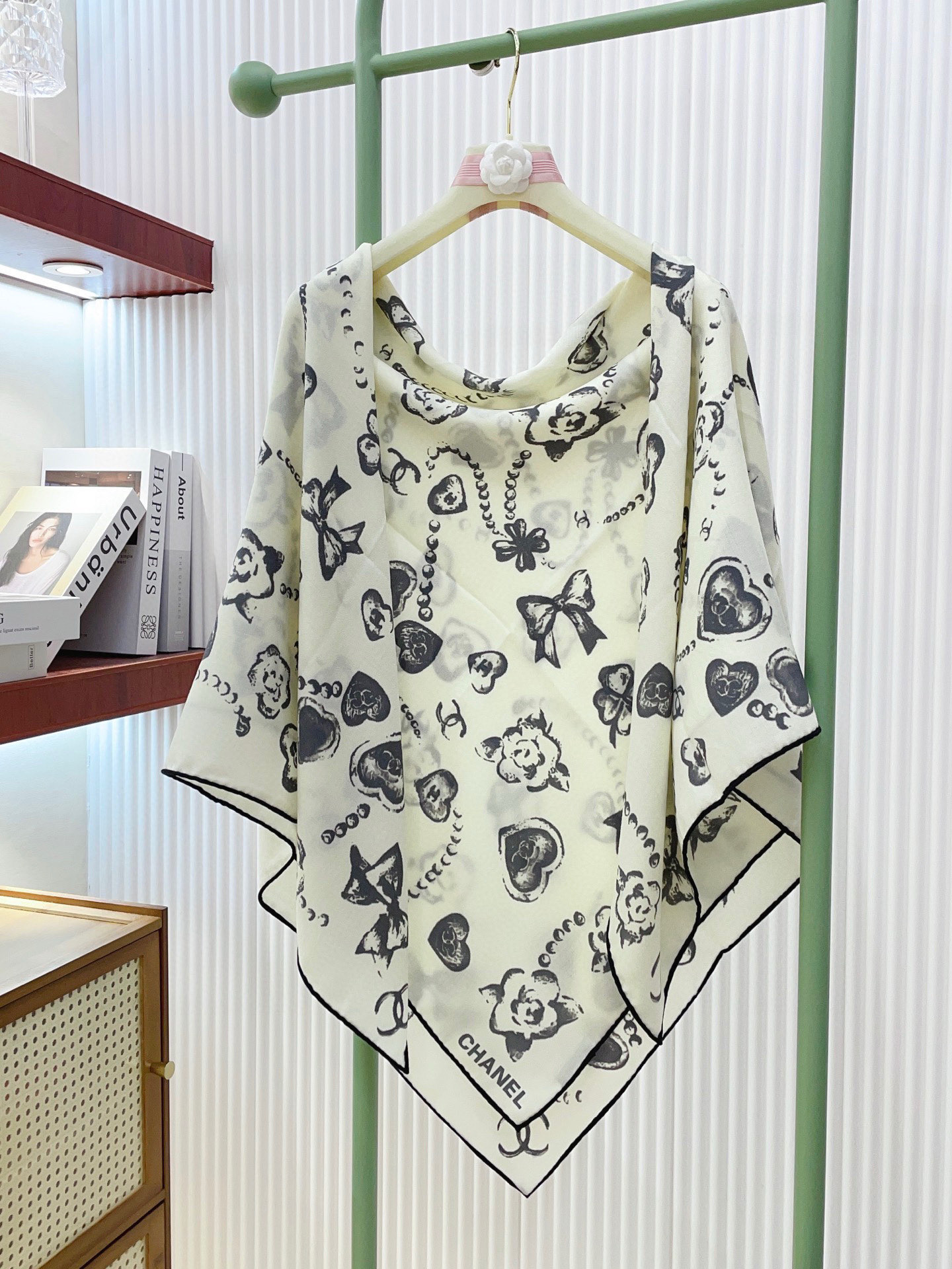 ✨✨【双面同色 丝毛款】小香 羊绒方巾‼️抢‼️VIP推荐 ‼️👍下手一定要快【高端 大爱 ‼️纯羊绒 