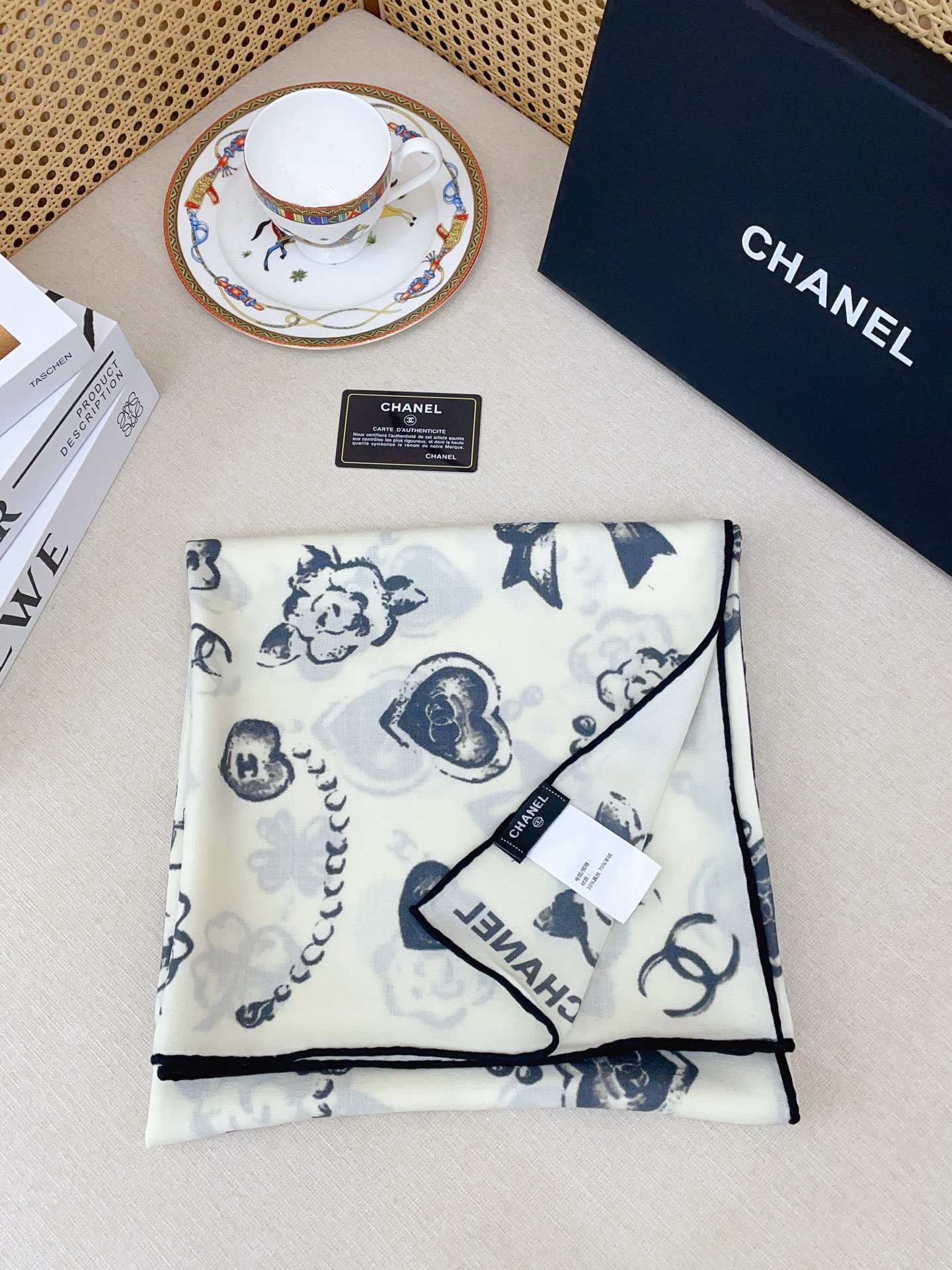 ✨✨【双面同色 丝毛款】小香 羊绒方巾‼️抢‼️VIP推荐 ‼️👍下手一定要快【高端 大爱 ‼️纯羊绒 