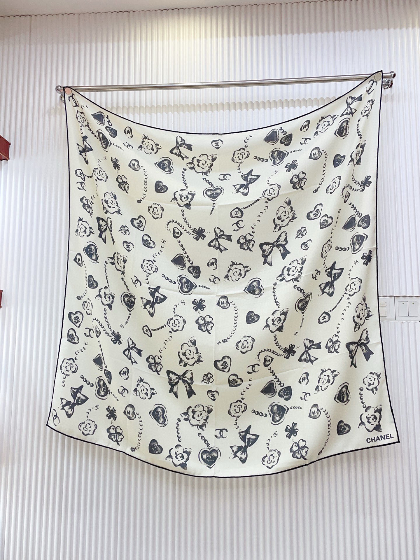 ✨✨【双面同色 丝毛款】小香 羊绒方巾‼️抢‼️VIP推荐 ‼️👍下手一定要快【高端 大爱 ‼️纯羊绒 