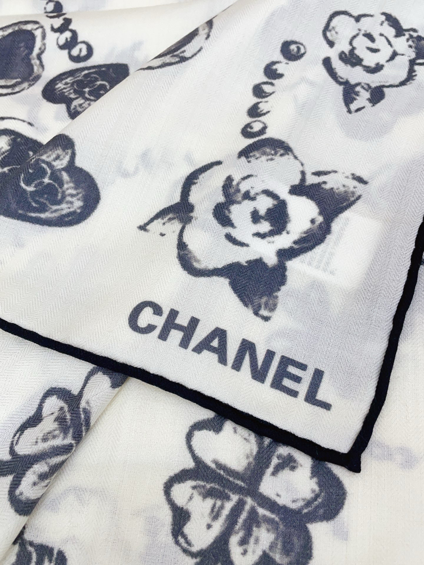 ✨✨【双面同色 丝毛款】小香 羊绒方巾‼️抢‼️VIP推荐 ‼️👍下手一定要快【高端 大爱 ‼️纯羊绒 