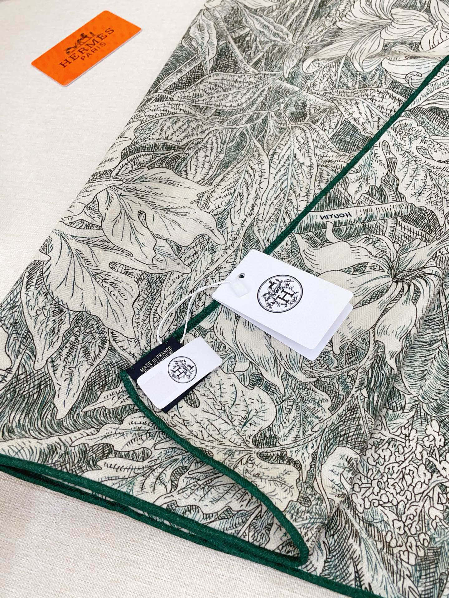 ✨✨【双面同色 丝毛款】H家羊绒新款 买了都说好看‼️推荐💕【巴勒莫植物园 140】羊绒方巾‼️H家ZG