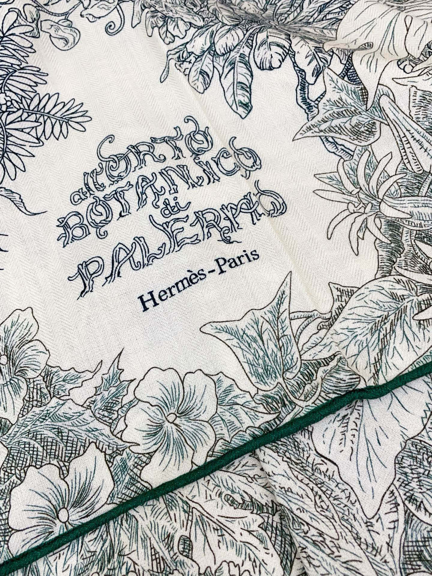 ✨✨【双面同色 丝毛款】H家羊绒新款 买了都说好看‼️推荐💕【巴勒莫植物园 140】羊绒方巾‼️H家ZG