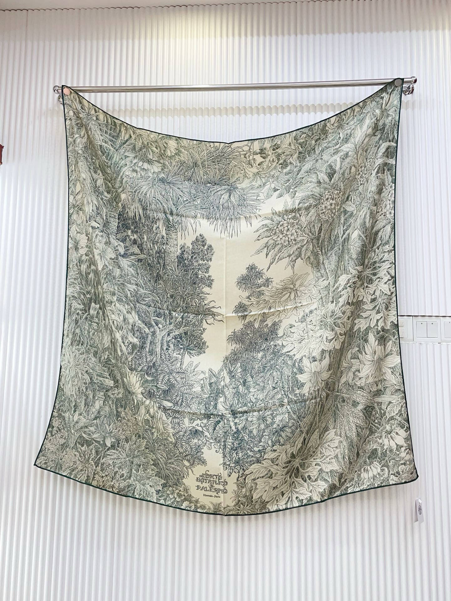 ✨✨【双面同色 丝毛款】H家羊绒新款 买了都说好看‼️推荐💕【巴勒莫植物园 140】羊绒方巾‼️H家ZG