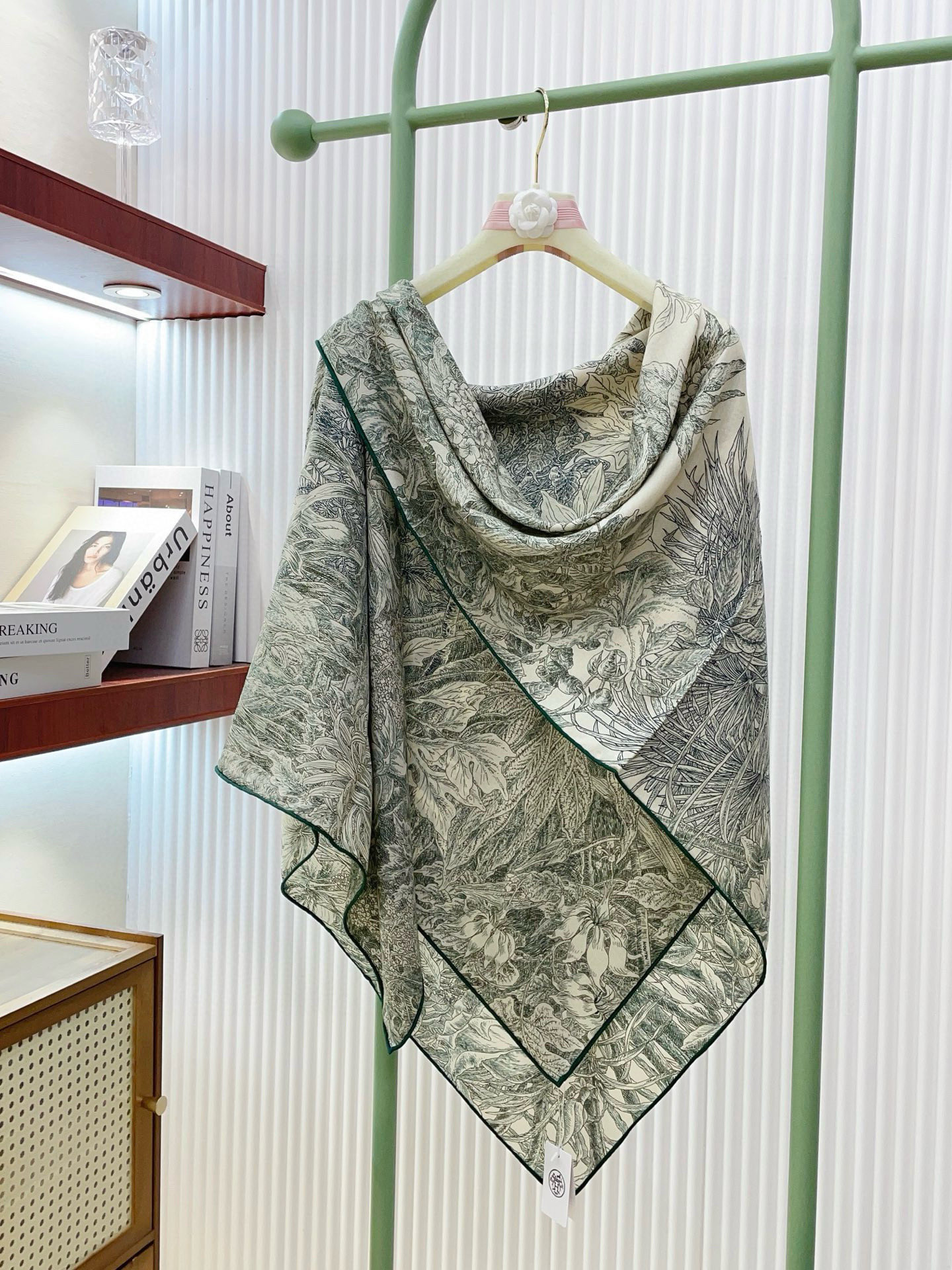 ✨✨【双面同色 丝毛款】H家羊绒新款 买了都说好看‼️推荐💕【巴勒莫植物园 140】羊绒方巾‼️H家ZG