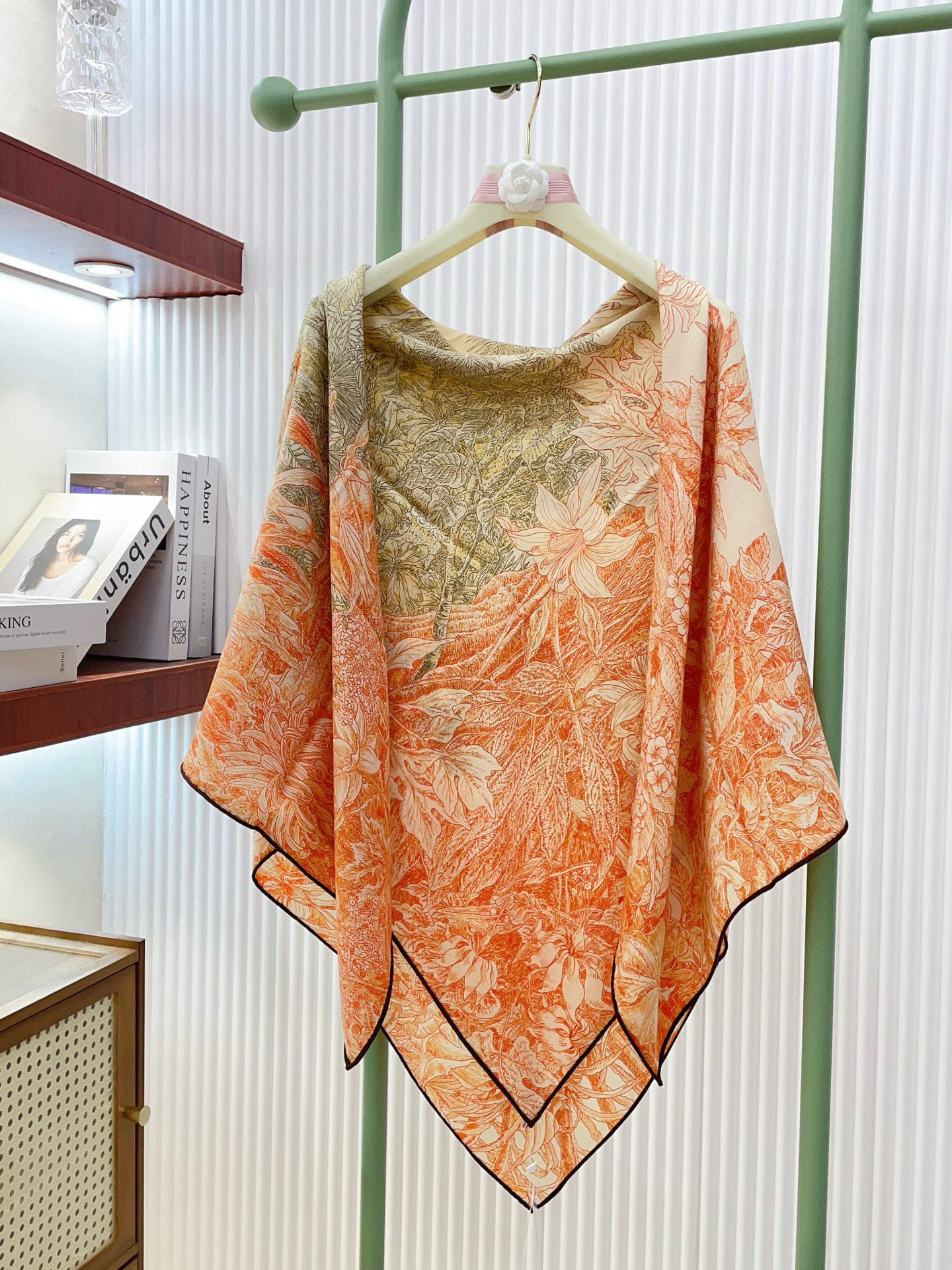 ✨✨【双面同色 丝毛款】H家羊绒新款 买了都说好看‼️推荐💕【巴勒莫植物园 140】羊绒方巾‼️H家ZG