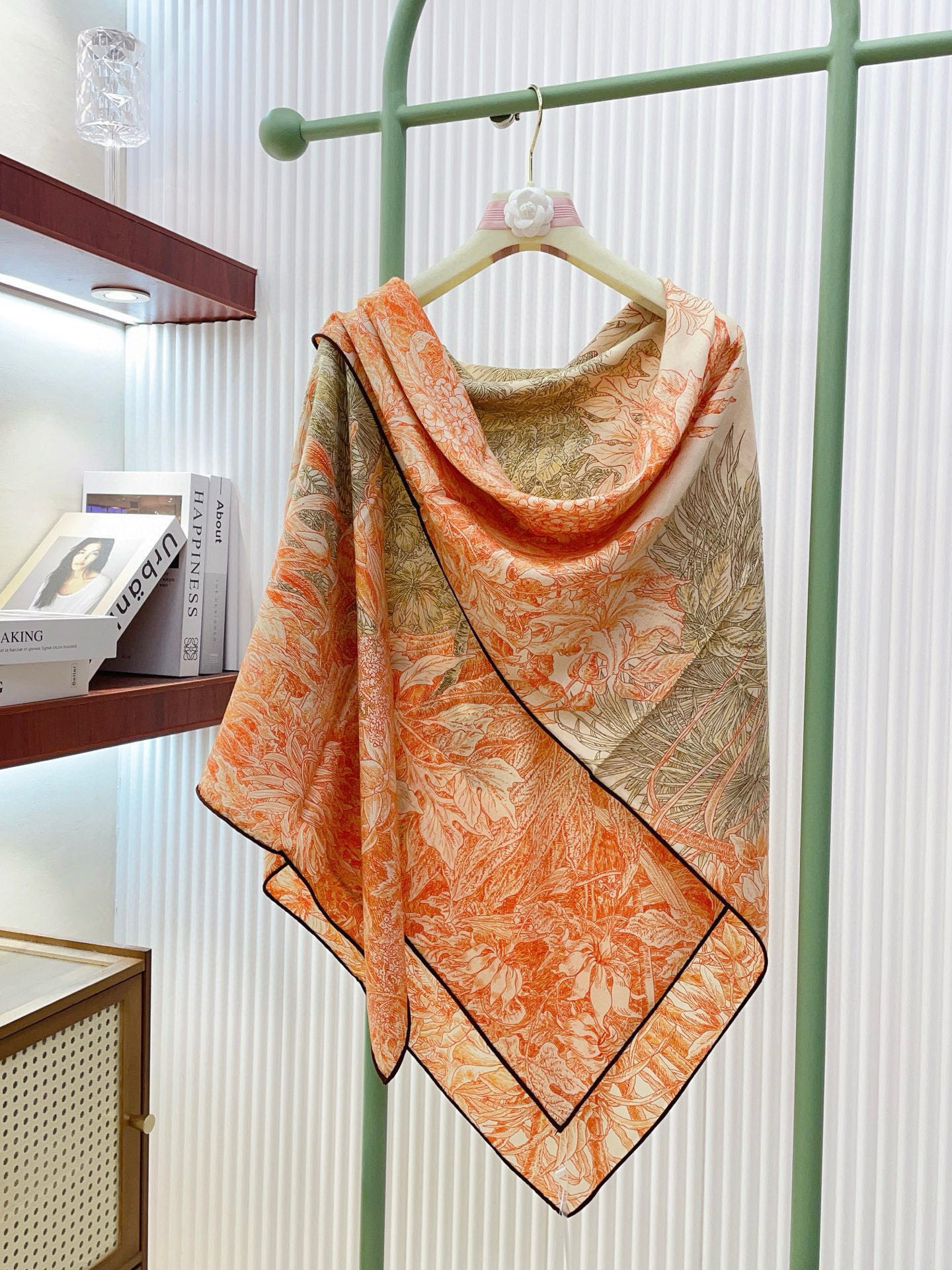 ✨✨【双面同色 丝毛款】H家羊绒新款 买了都说好看‼️推荐💕【巴勒莫植物园 140】羊绒方巾‼️H家ZG