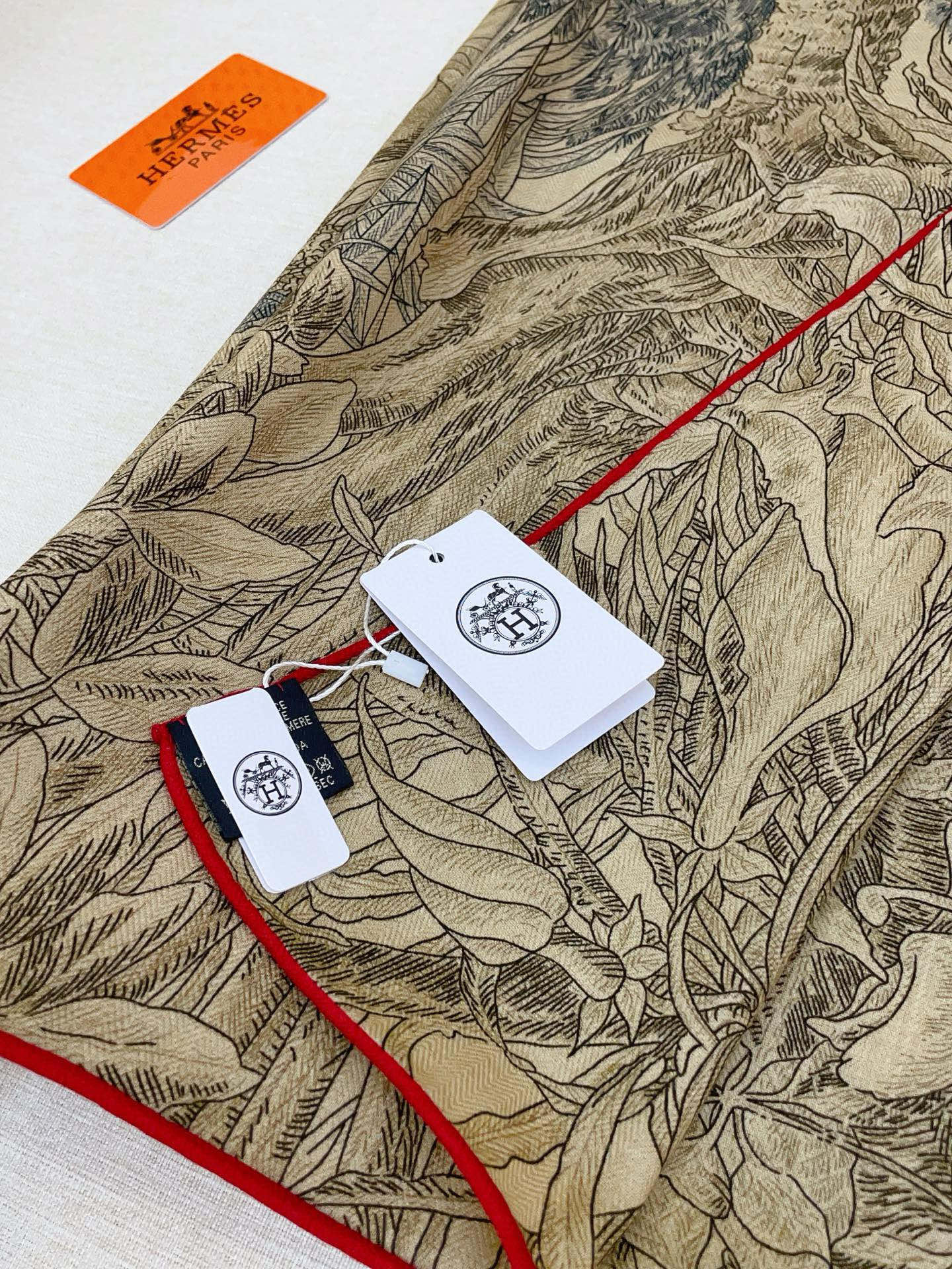 ✨✨【双面同色 丝毛款】H家羊绒新款 买了都说好看‼️推荐💕【巴勒莫植物园 140】羊绒方巾‼️H家ZG