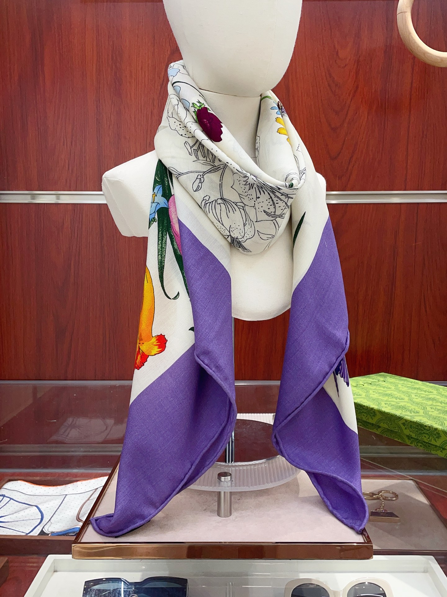 ✨✨【双面同色 丝毛款】大G 羊绒方巾‼️抢‼️VIP推荐 ‼️👍下手一定要快【高端 大爱 ‼️纯羊绒 