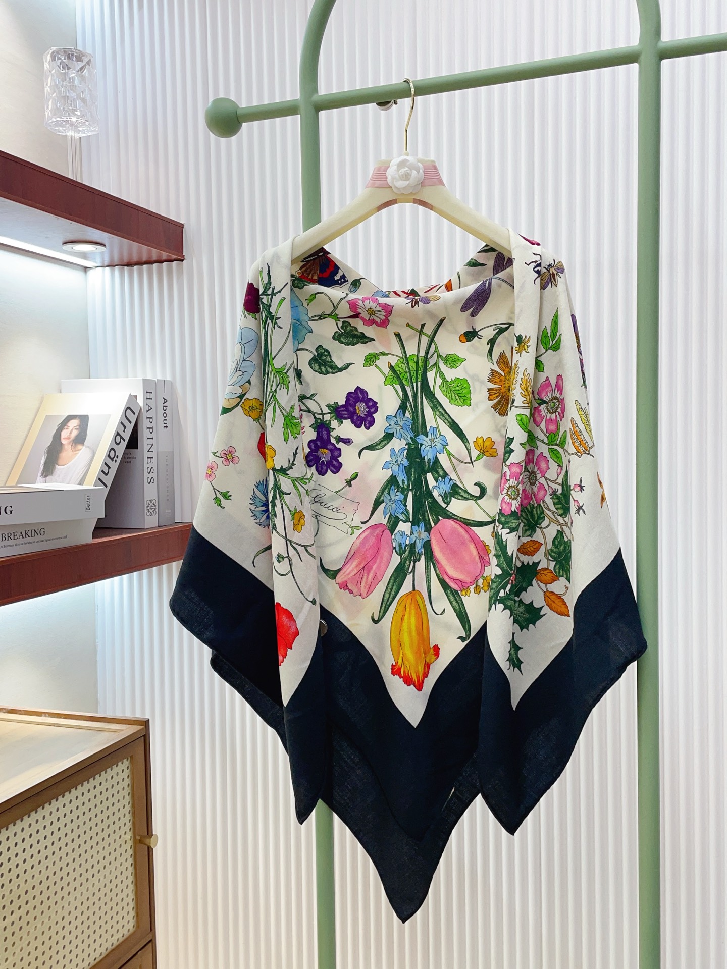 ✨✨【双面同色 丝毛款】大G 羊绒方巾‼️抢‼️VIP推荐 ‼️👍下手一定要快【高端 大爱 ‼️纯羊绒 