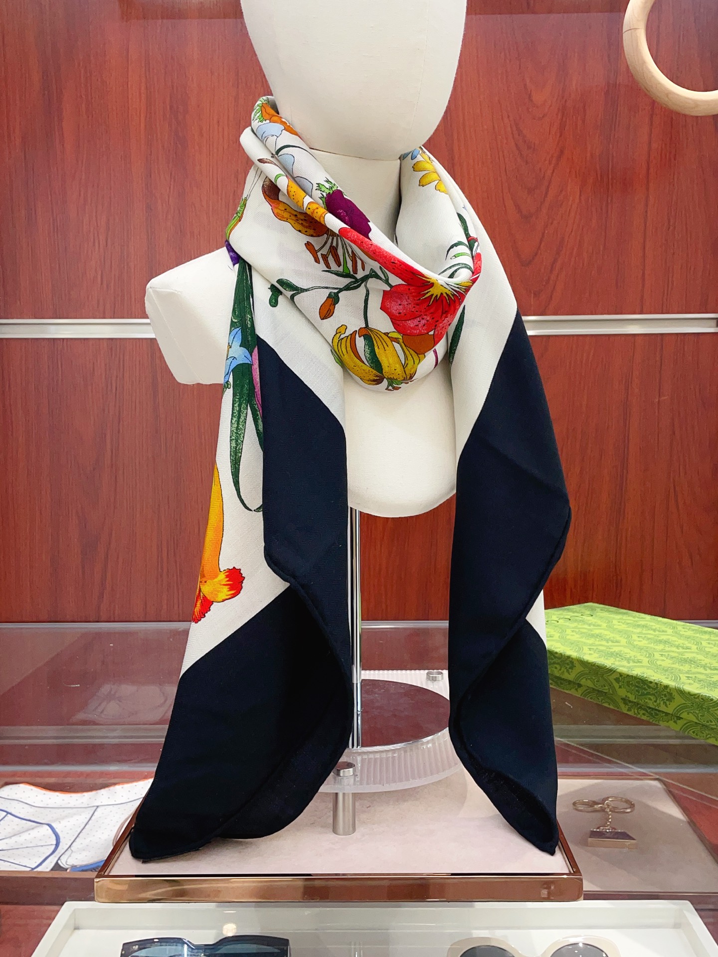 ✨✨【双面同色 丝毛款】大G 羊绒方巾‼️抢‼️VIP推荐 ‼️👍下手一定要快【高端 大爱 ‼️纯羊绒 